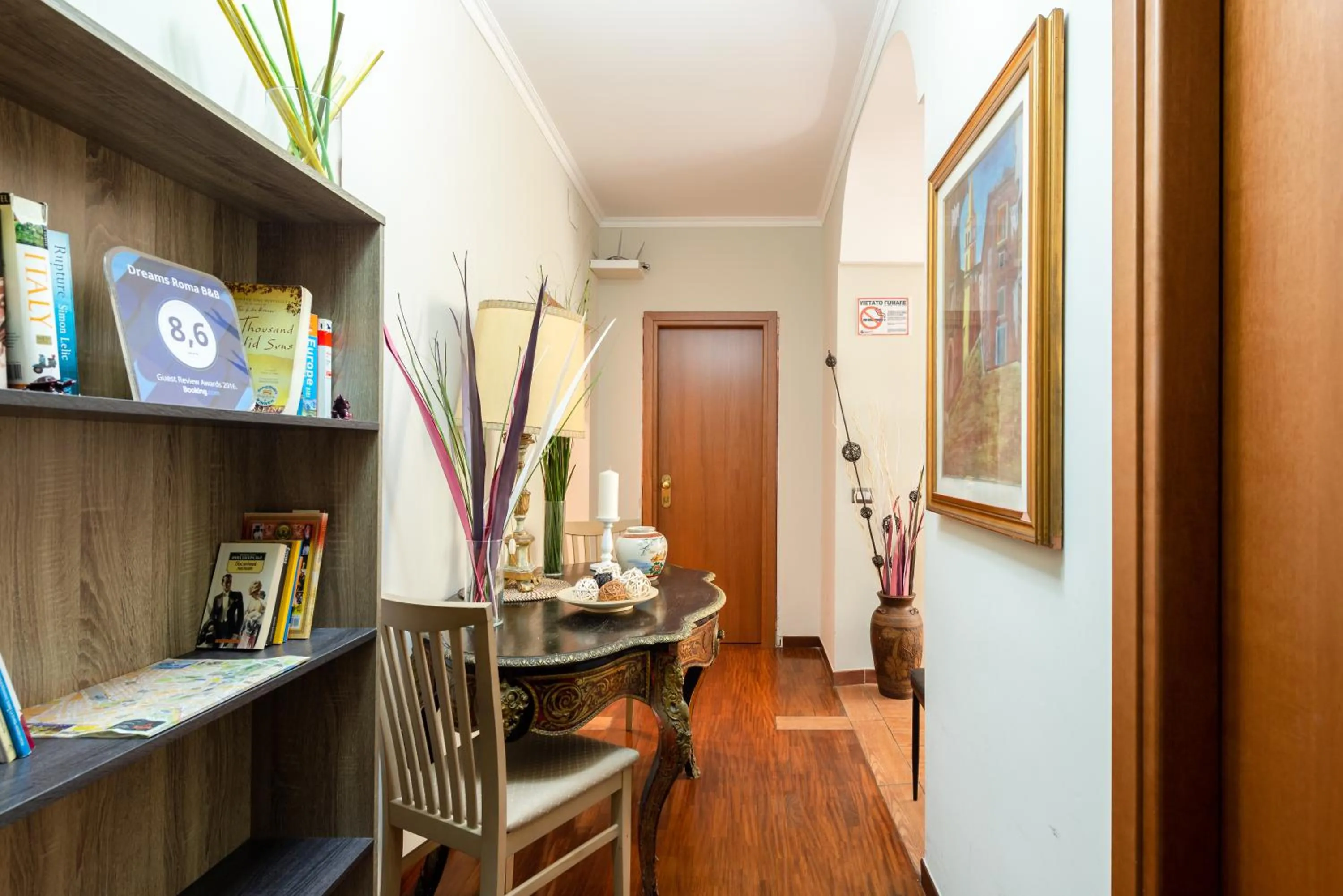 Communal lounge/ TV room in Dreams Roma B&B