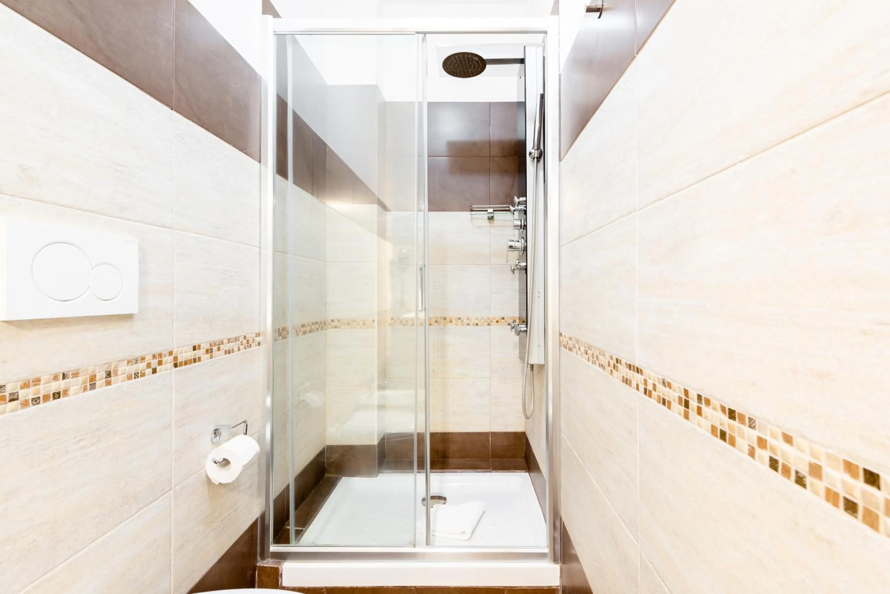 Shower in Dreams Roma B&B