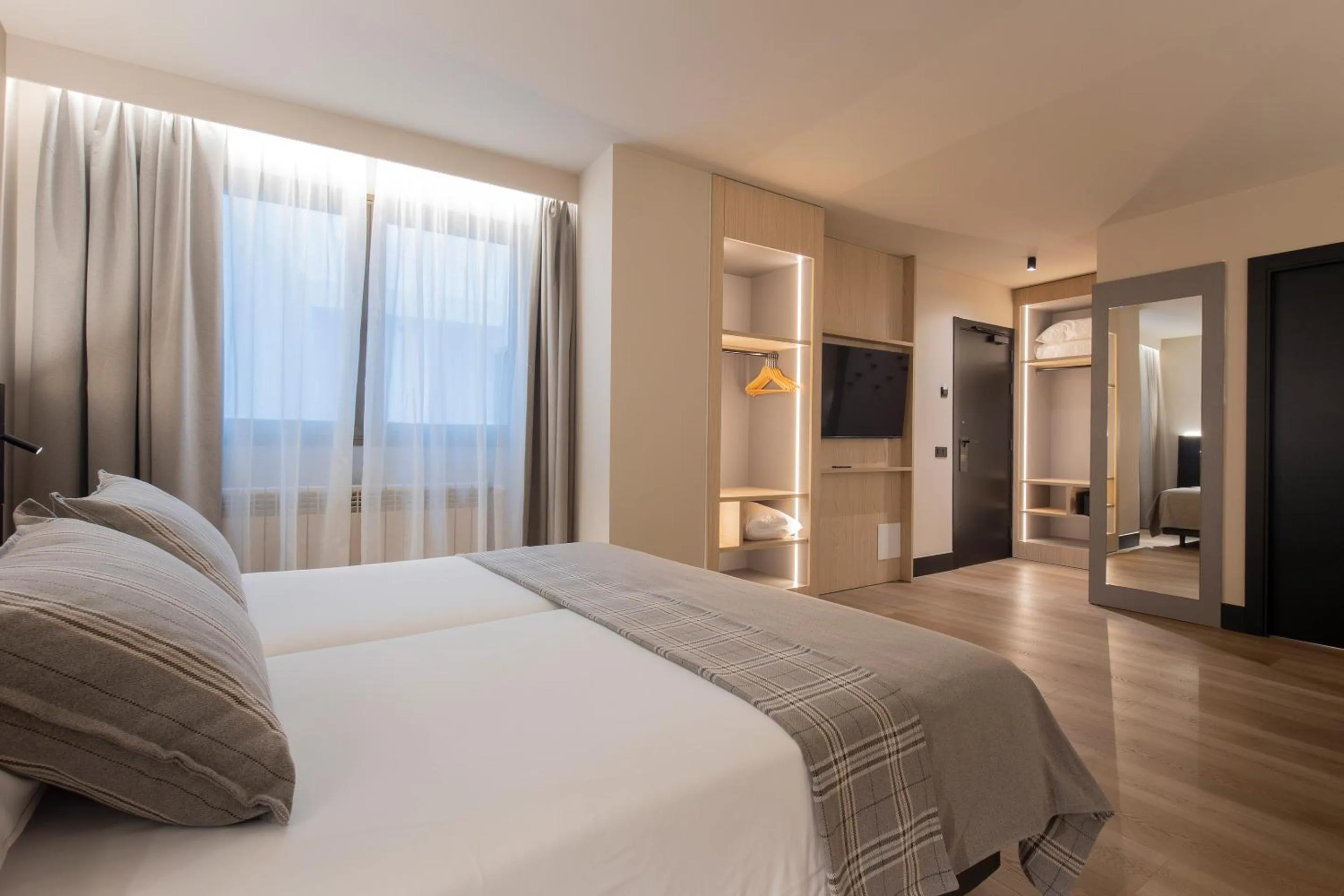 Bedroom, Bed in Hotel Màgic Pas by Nexta