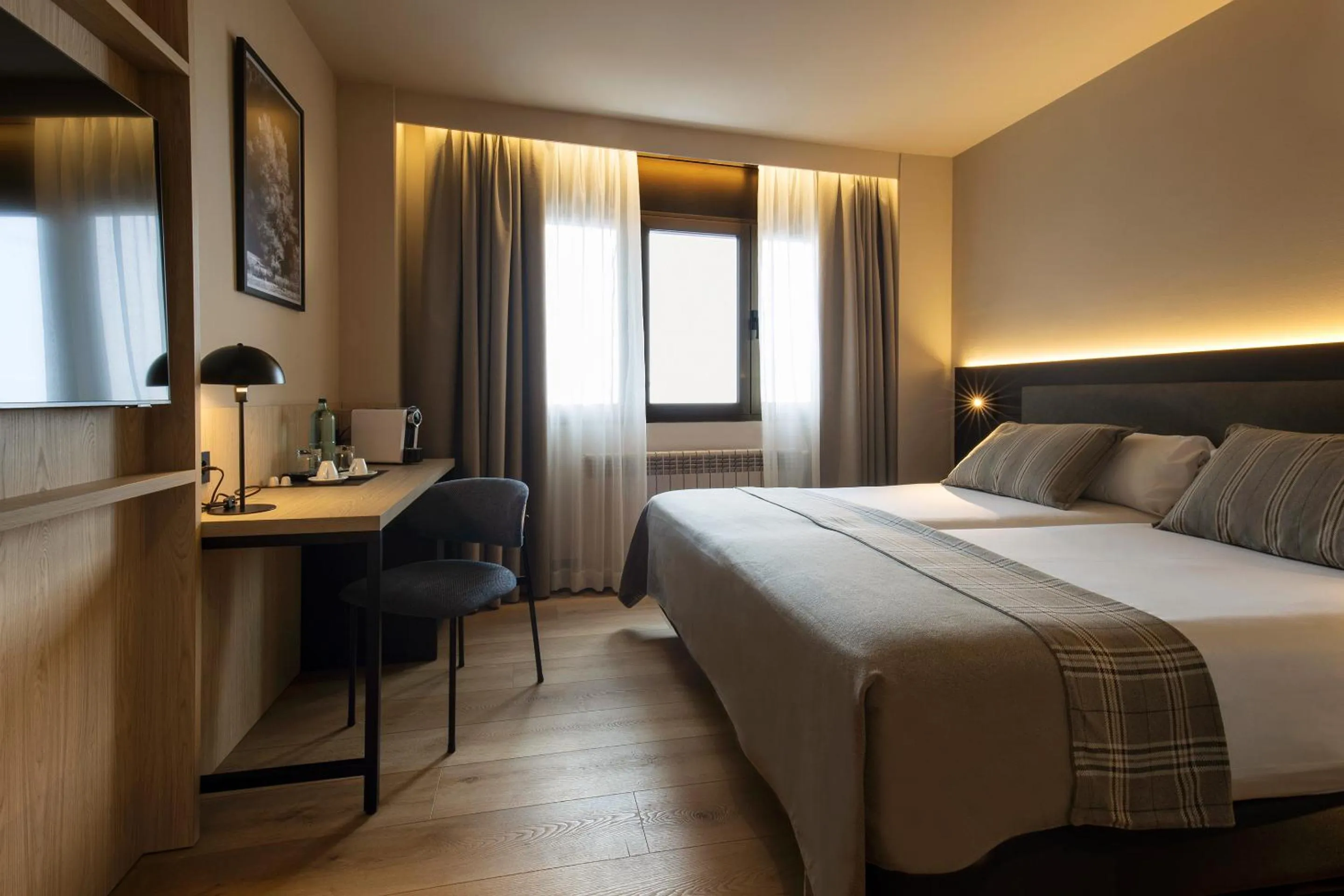 Bedroom, Bed in Hotel Màgic Pas by Nexta