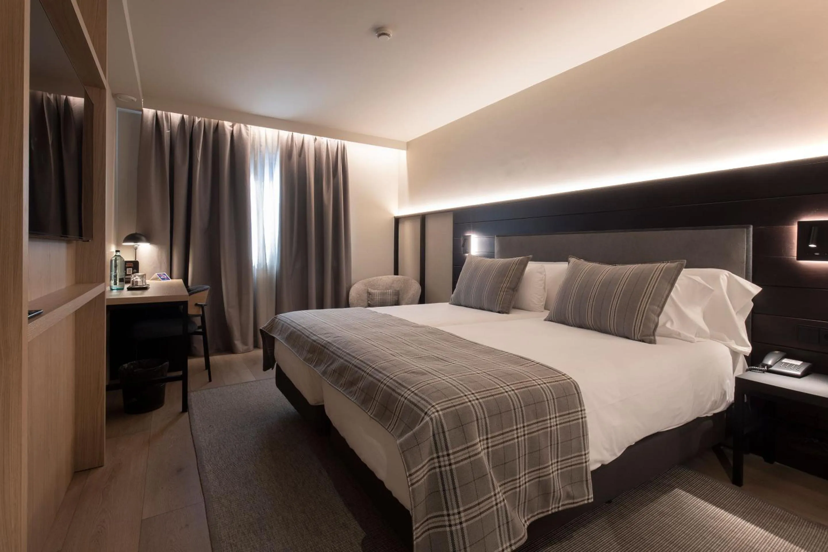 Bedroom, Bed in Hotel Màgic Pas by Nexta