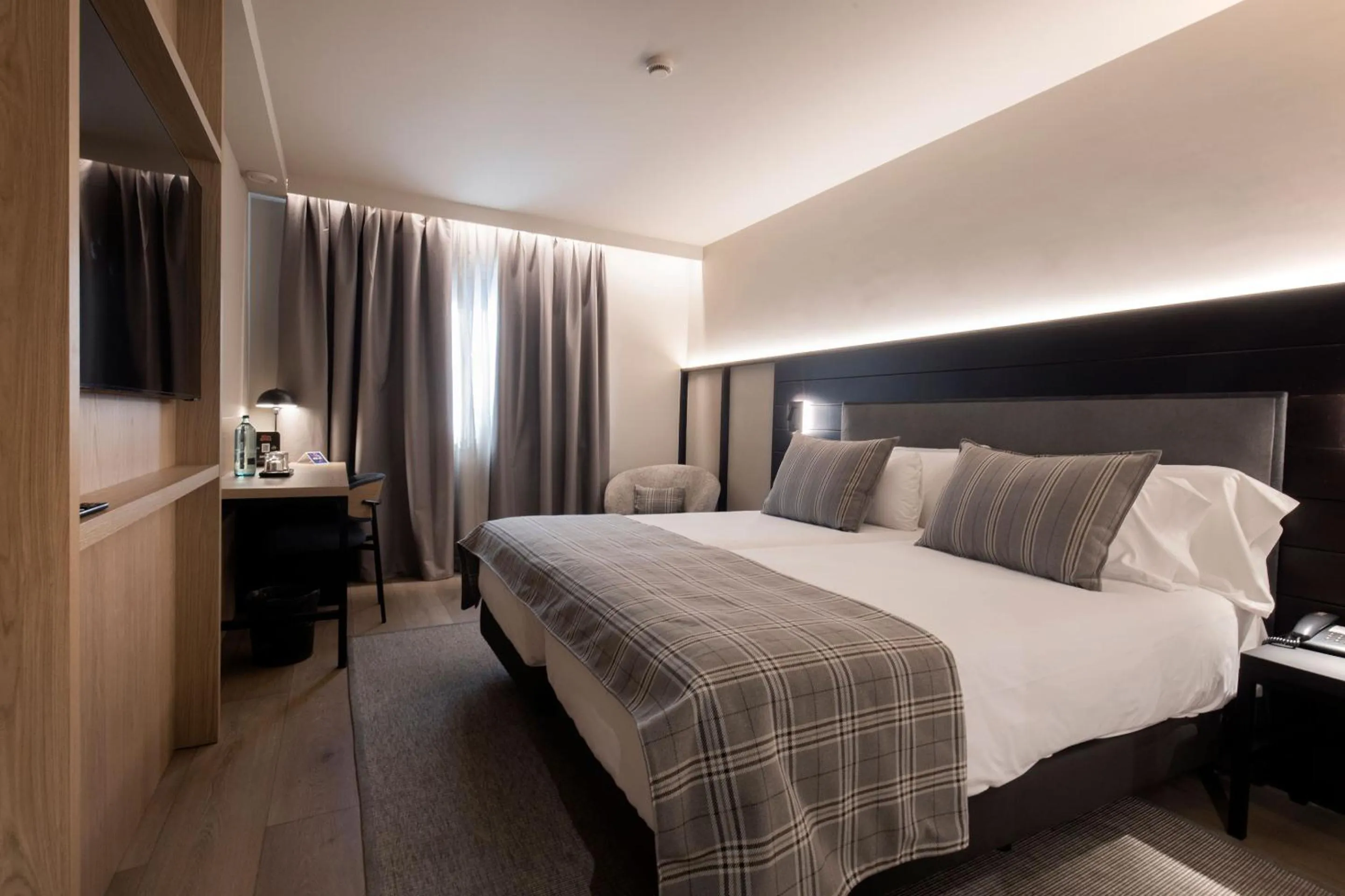 Bedroom, Bed in Hotel Màgic Pas by Nexta