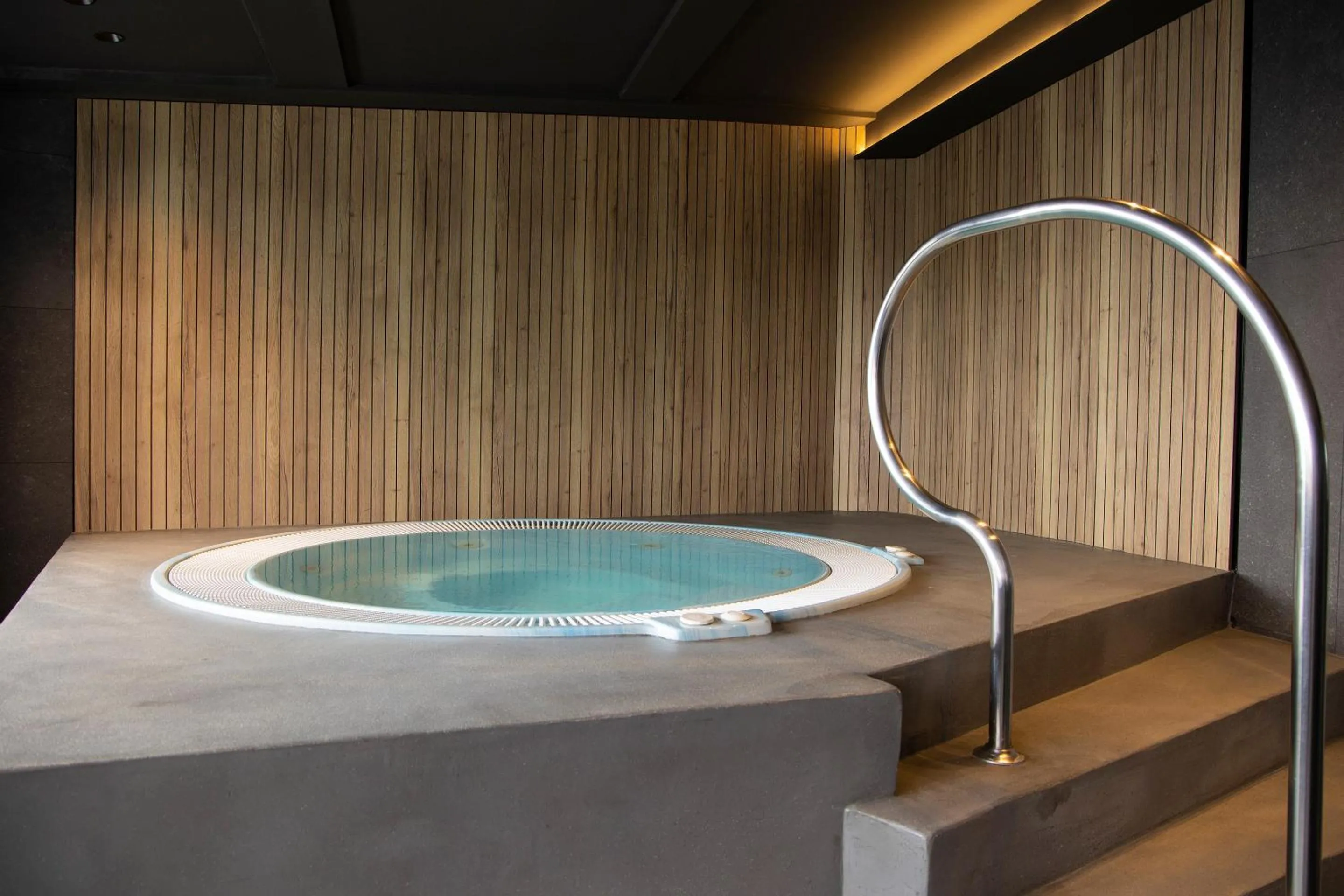 Hot Tub in Hotel Màgic Pas by Nexta