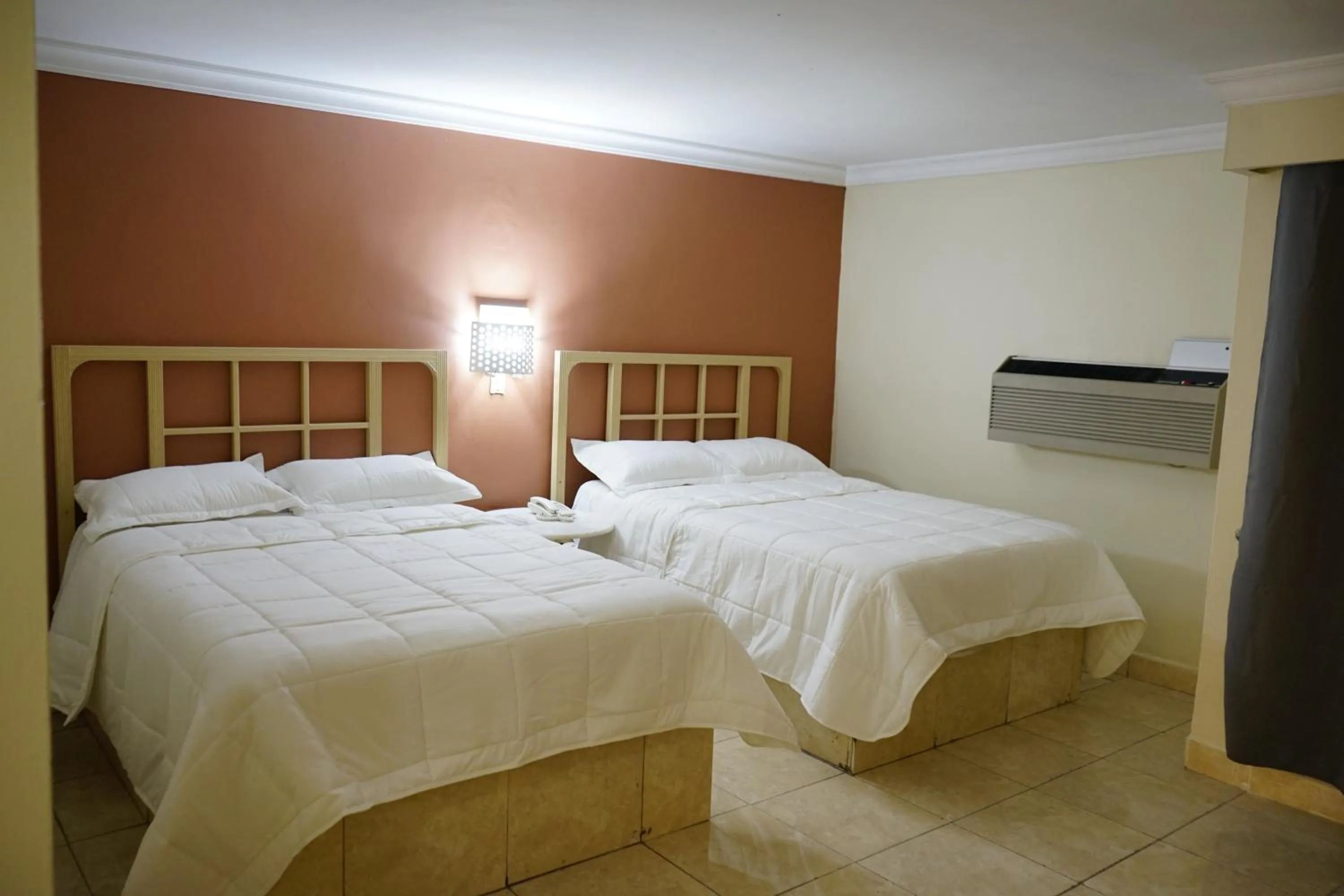 Photo of the whole room, Bed in Hotel Posada del Sol Inn