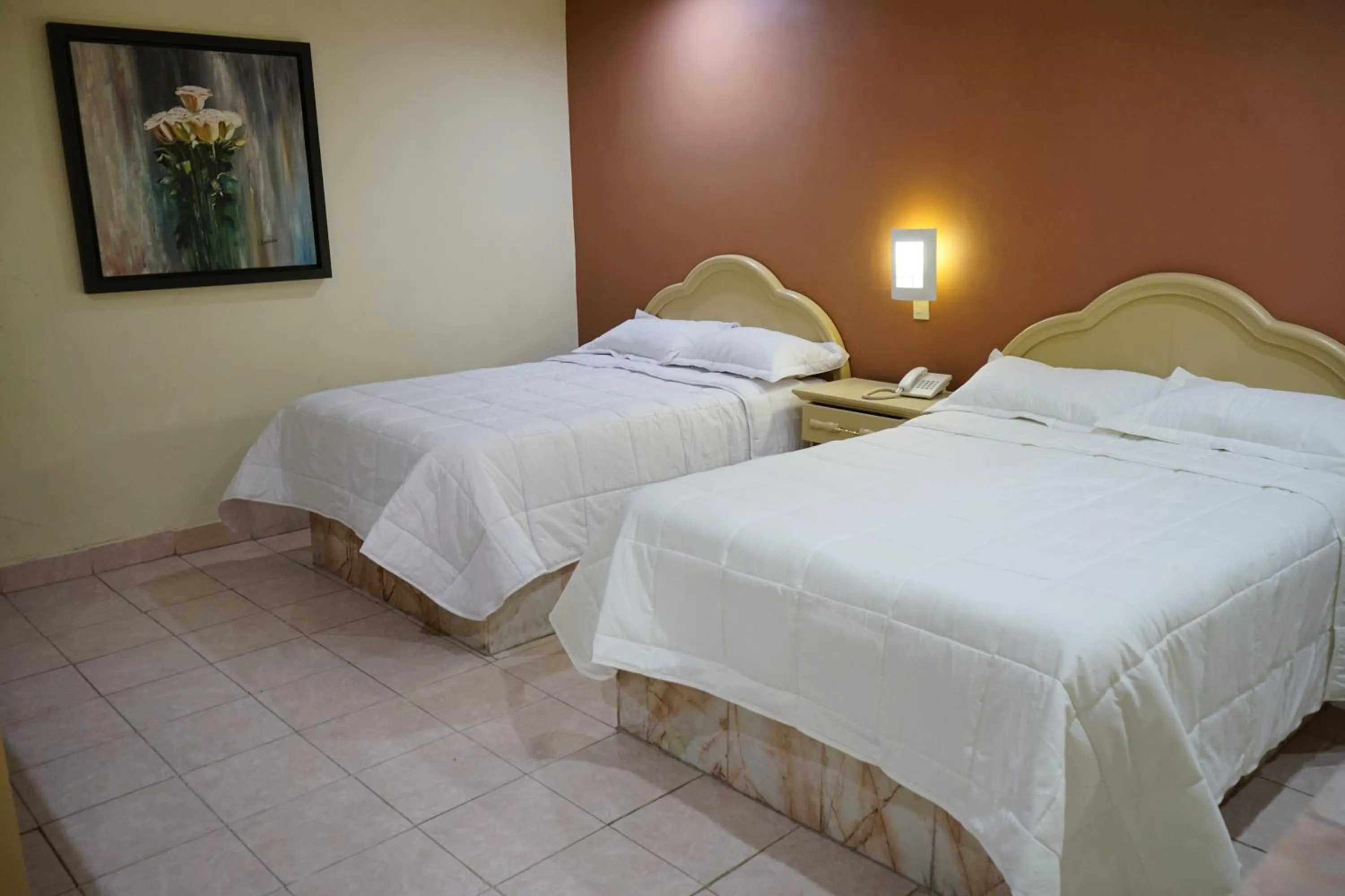 Bed in Hotel Posada del Sol Inn