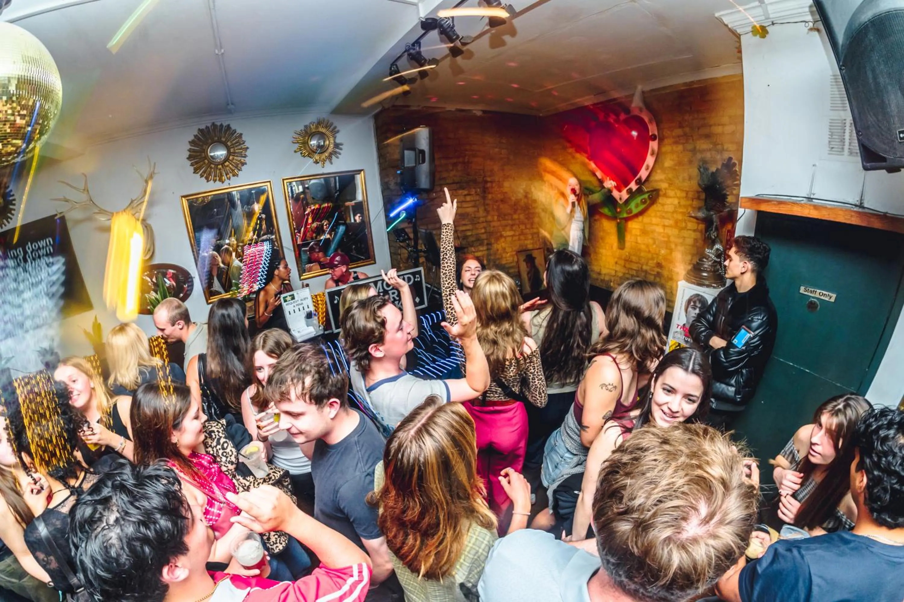 Drinks in London Backpackers Youth Hostel 18 - 35 Years Old Only