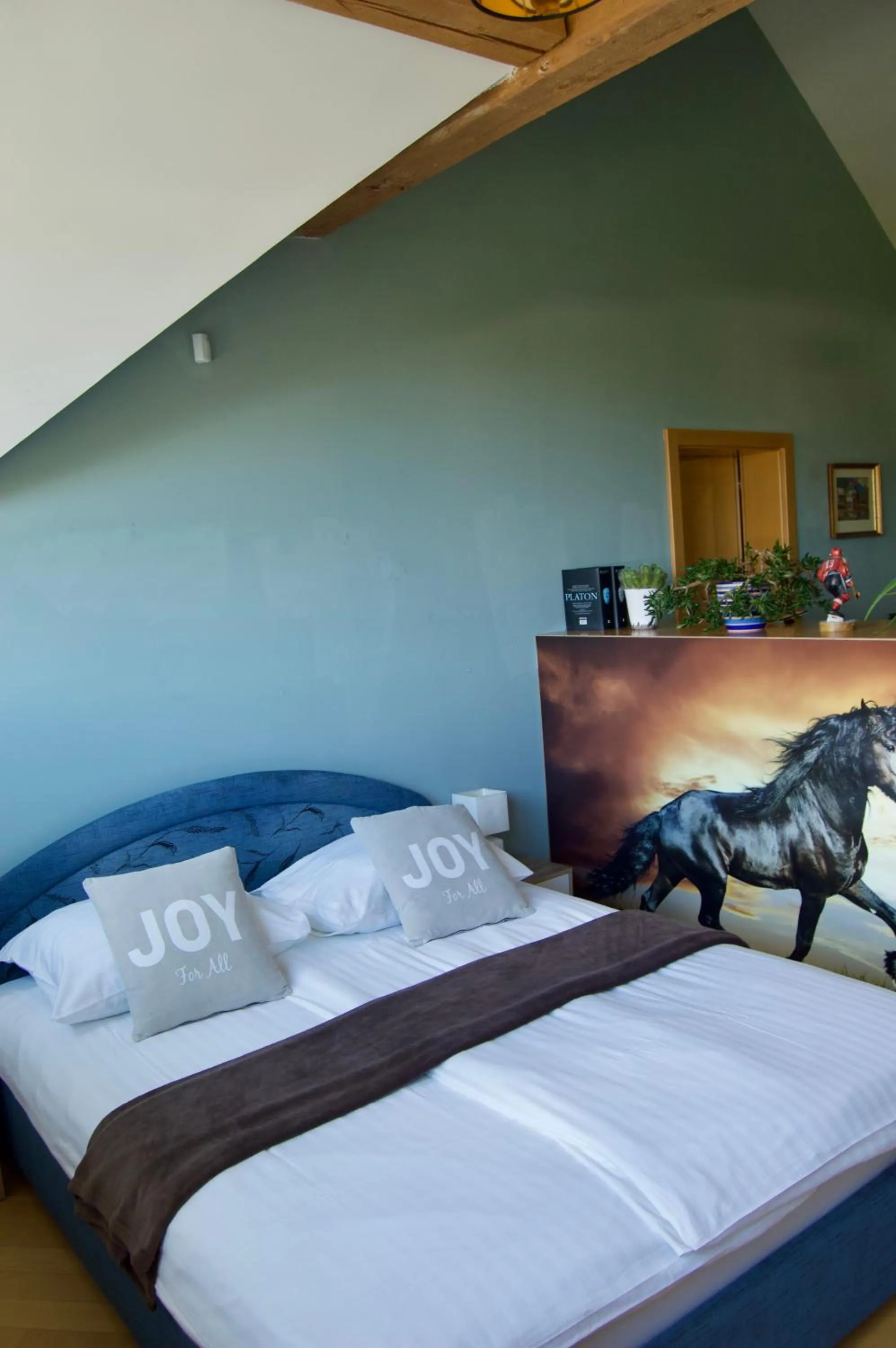 Bed in Rudi Hiti's Guest House