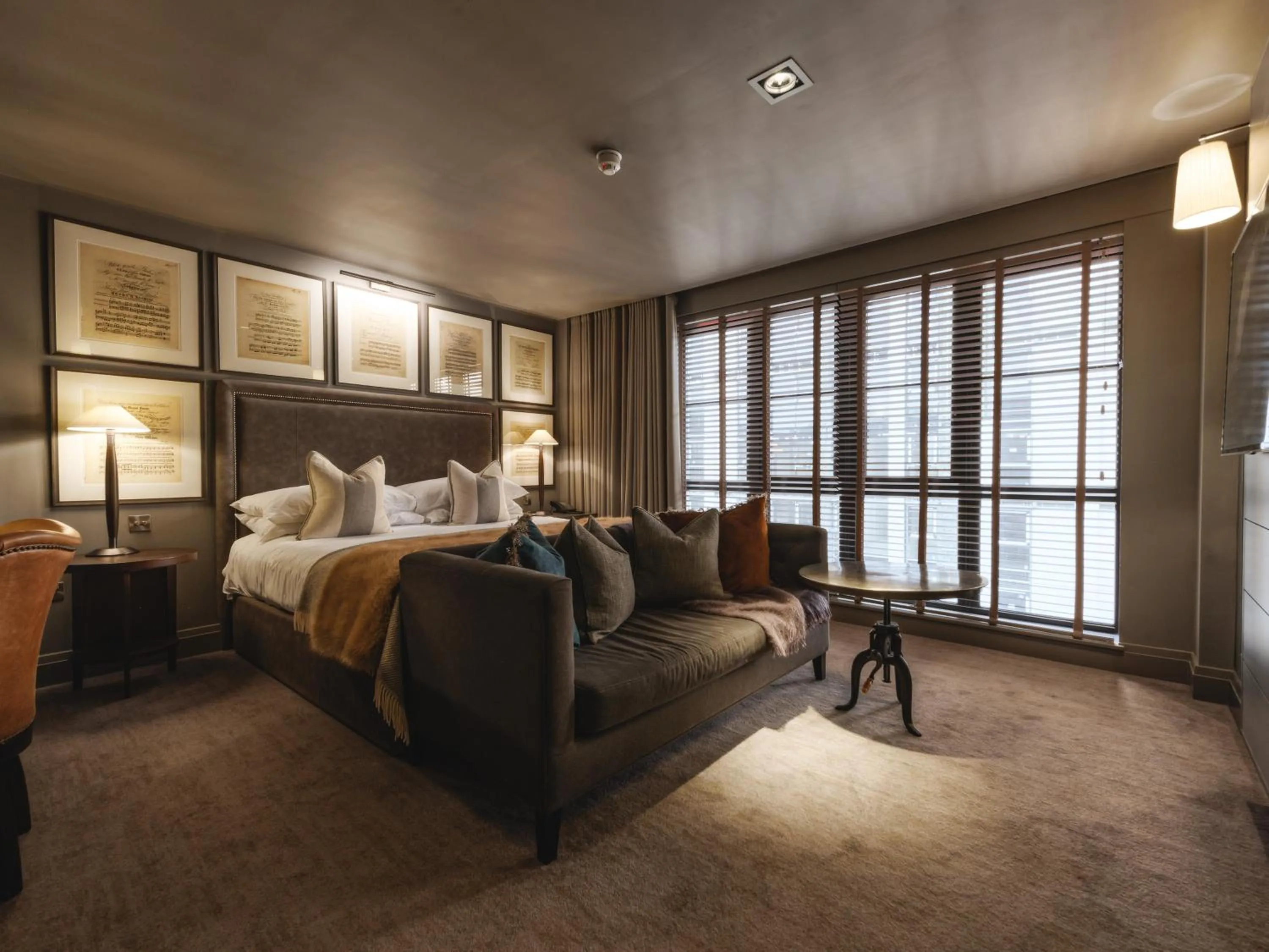 Bedroom, Bed in Dakota Glasgow