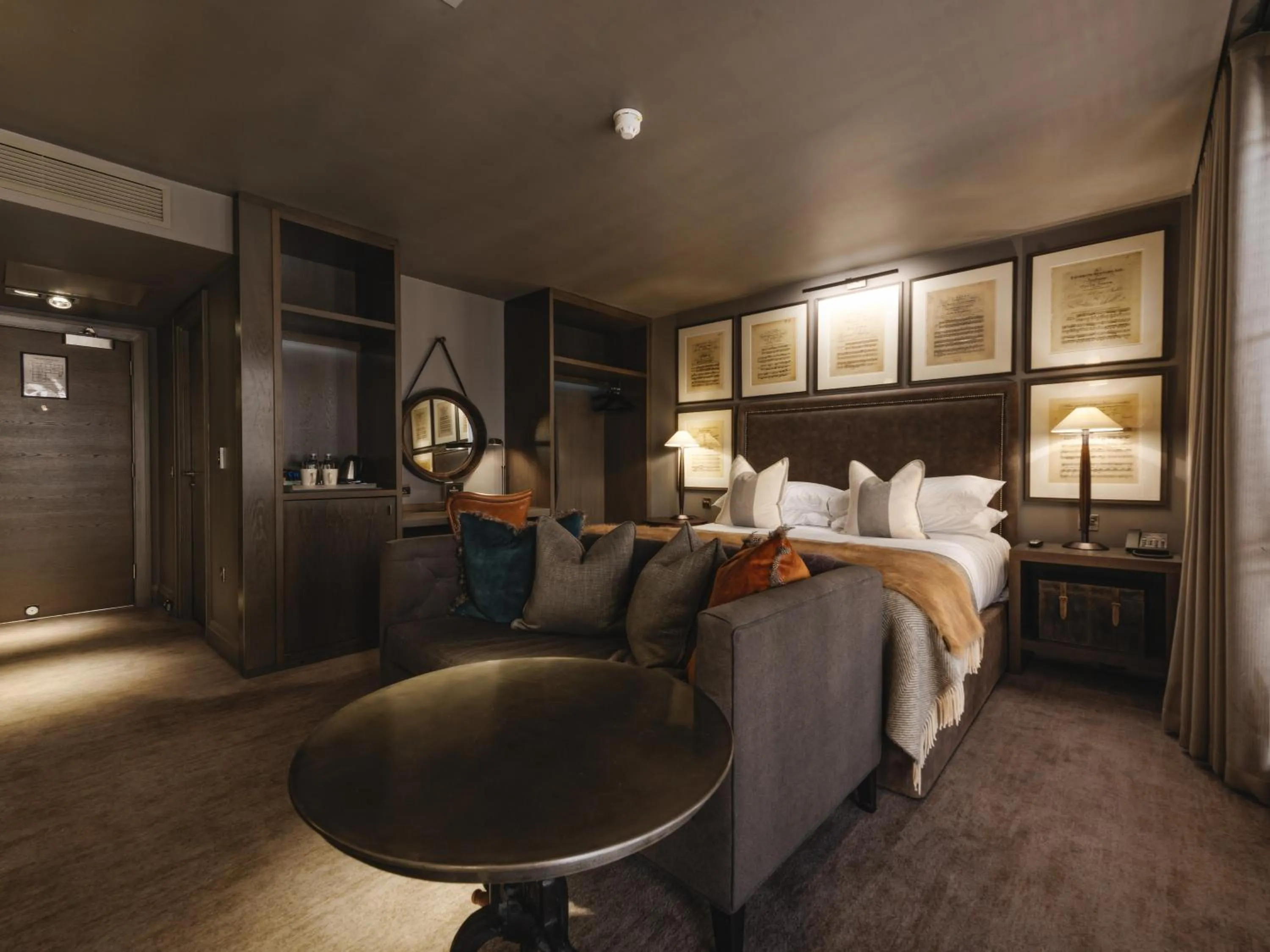 Bedroom, Bed in Dakota Glasgow