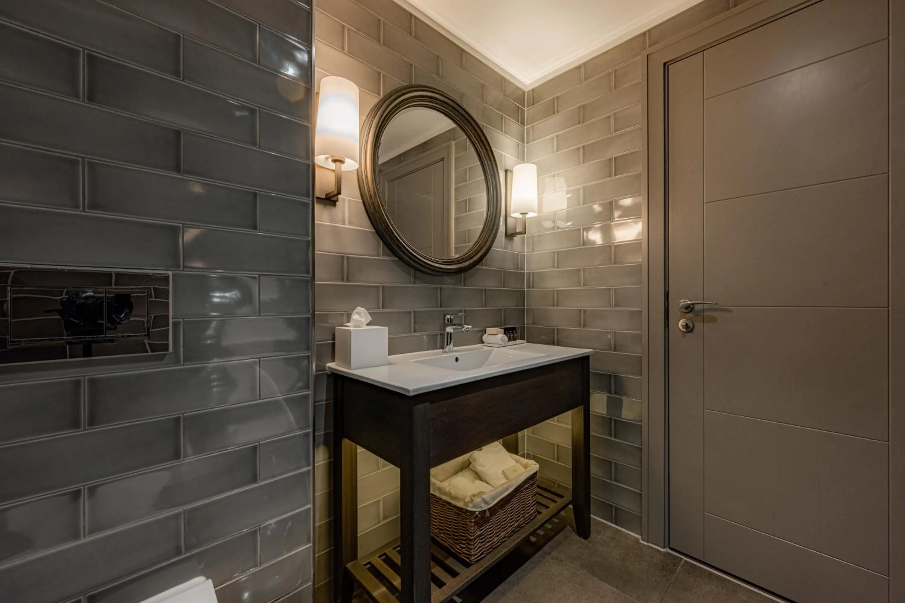 Bathroom in Dakota Glasgow