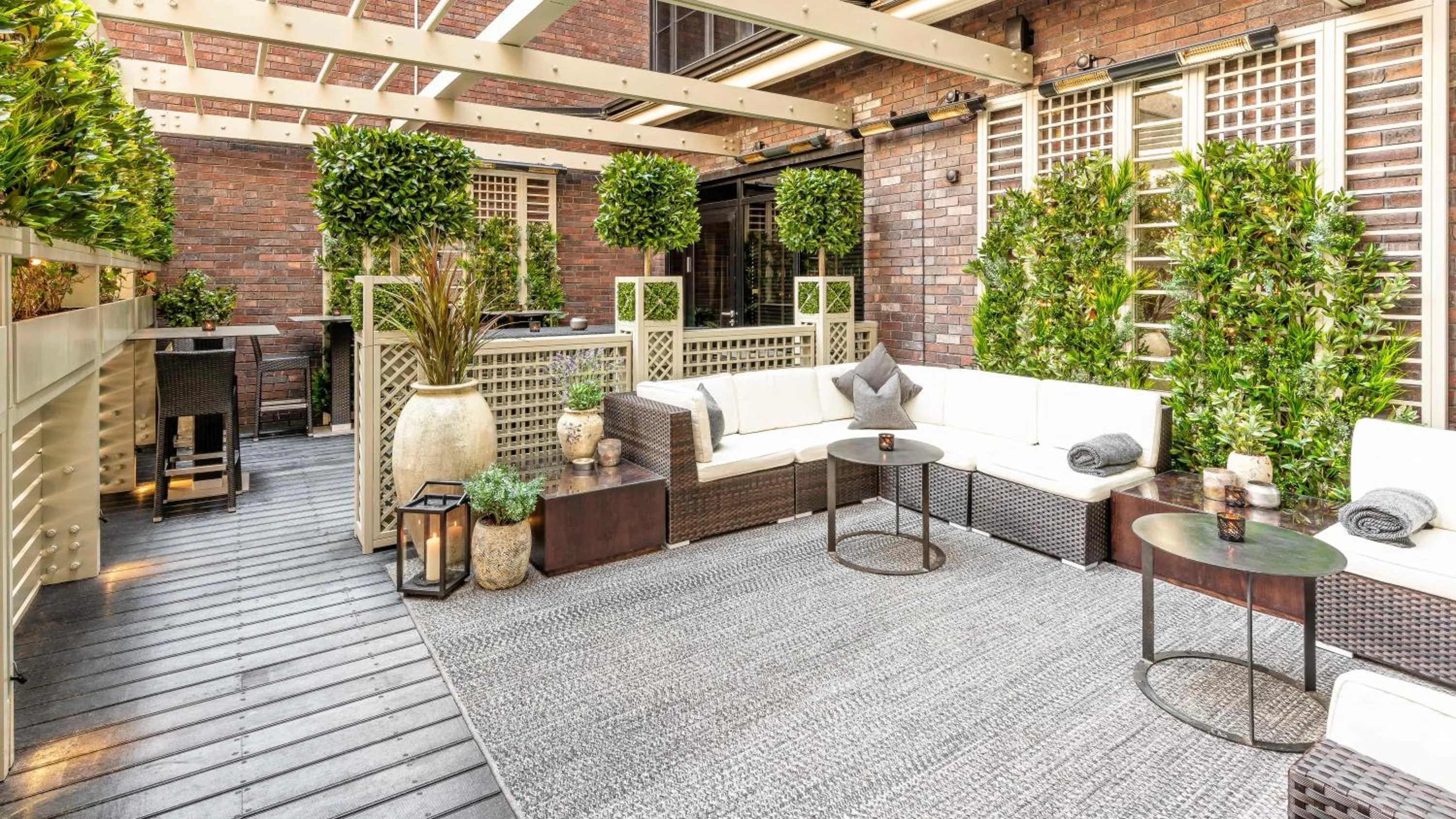 Patio in Dakota Glasgow