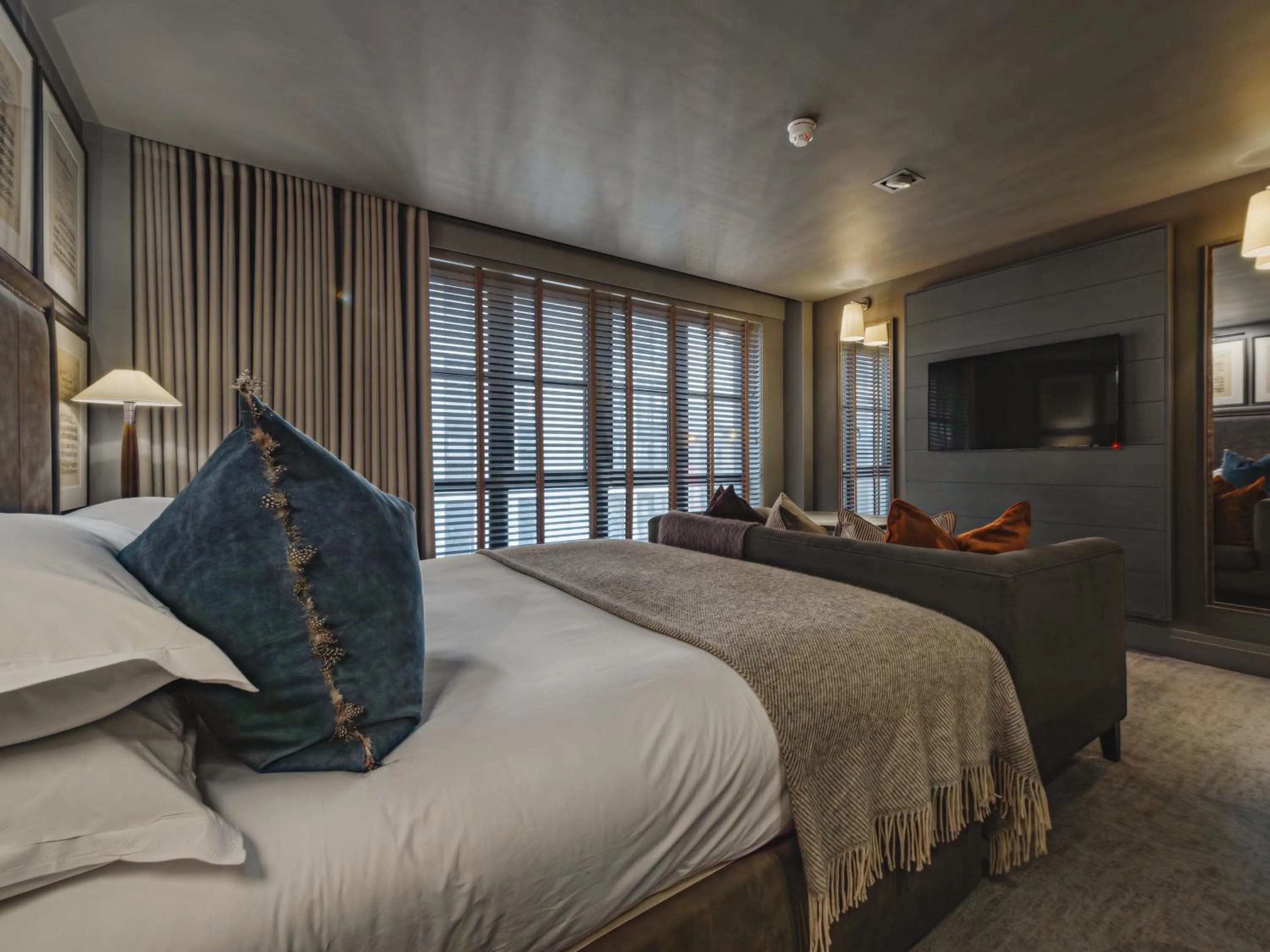 Bedroom, Bed in Dakota Glasgow