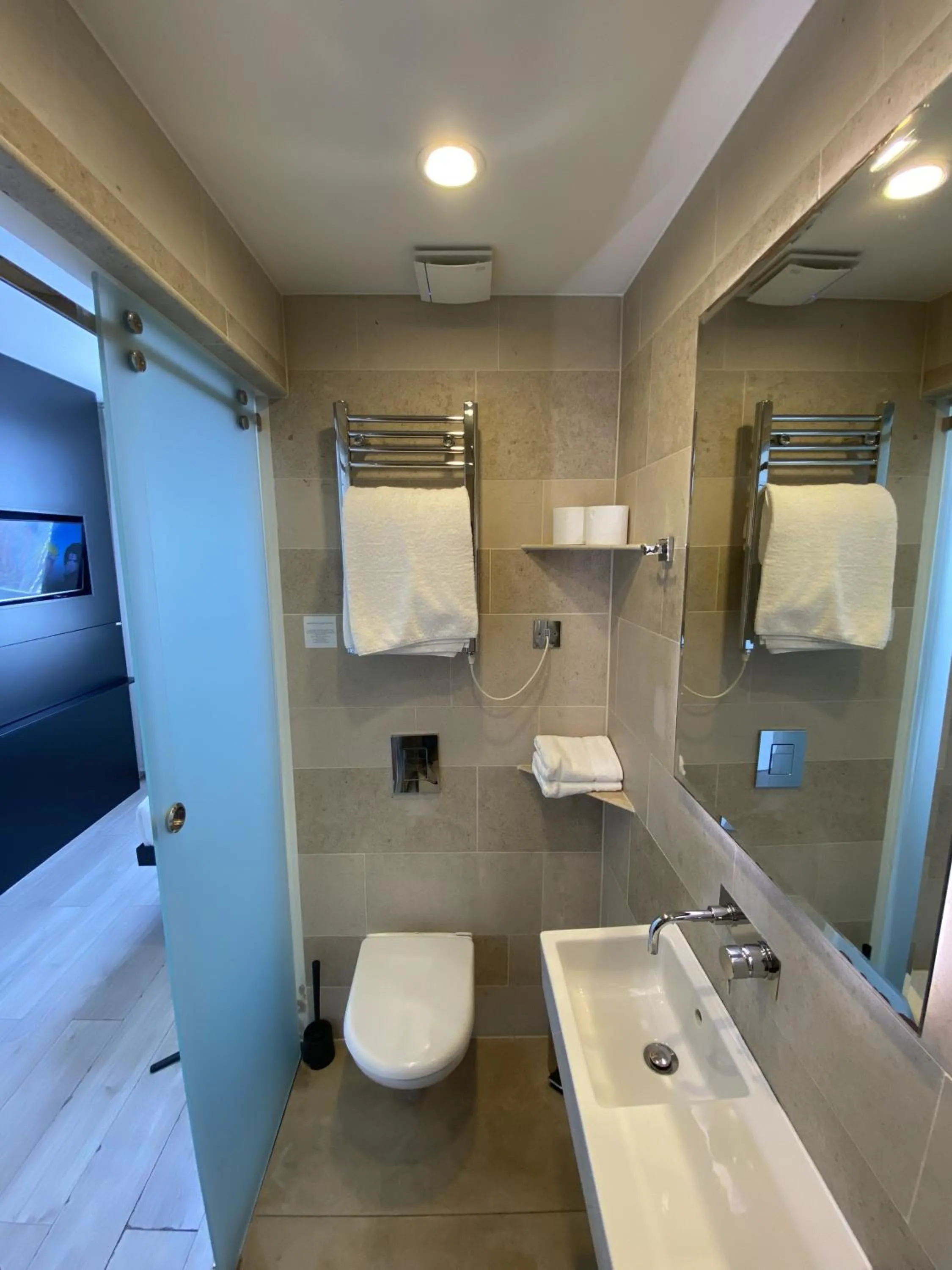 Toilet in NOX Kensington