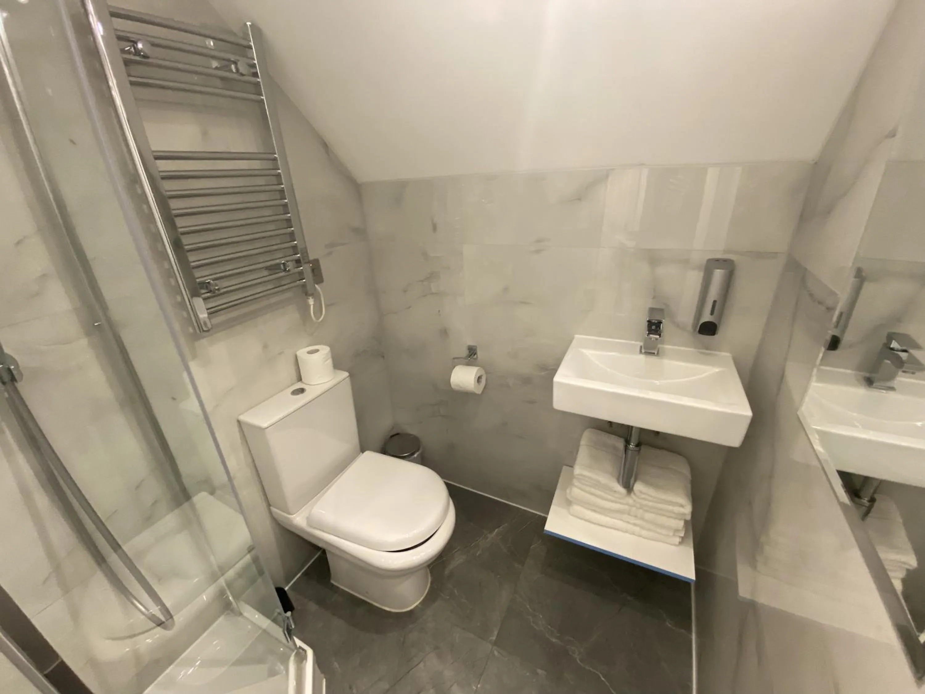 Toilet in NOX Kensington