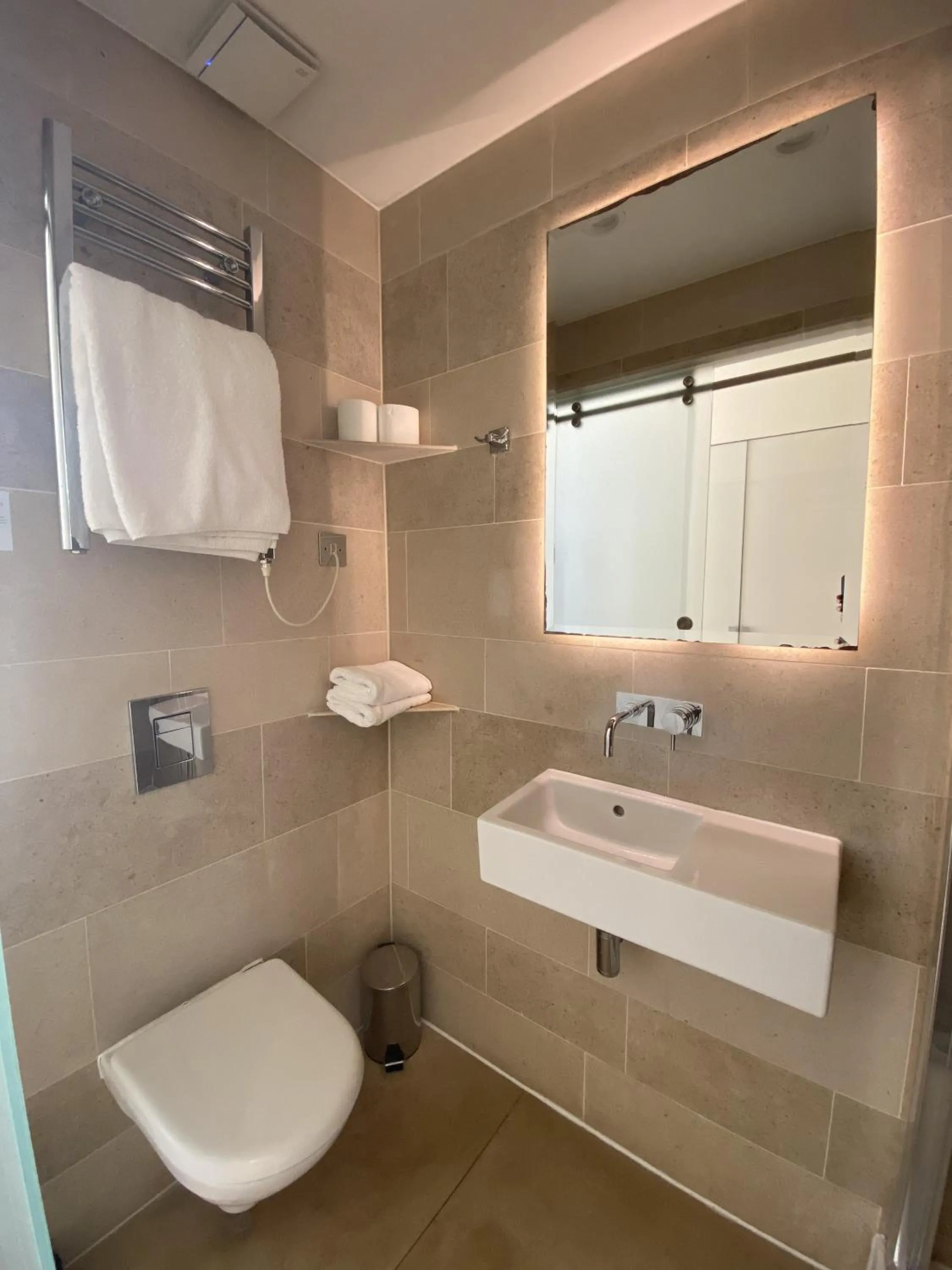 Toilet in NOX Kensington