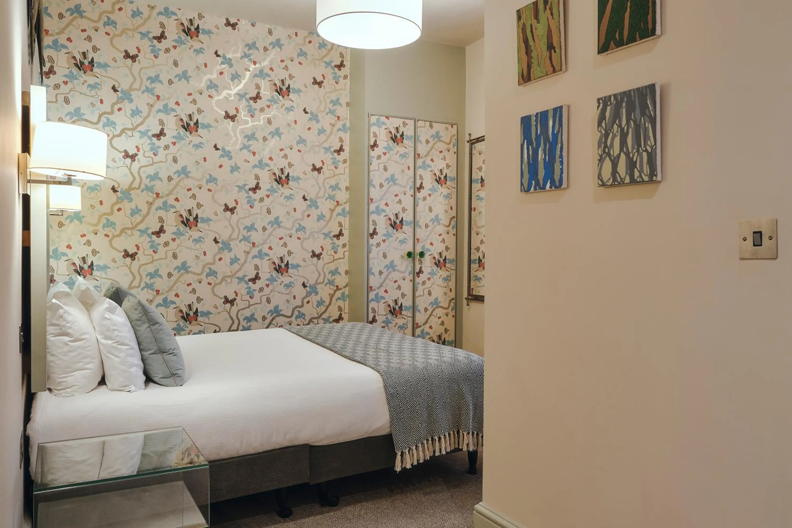 Bed in Rose and Crown Stoke Newington