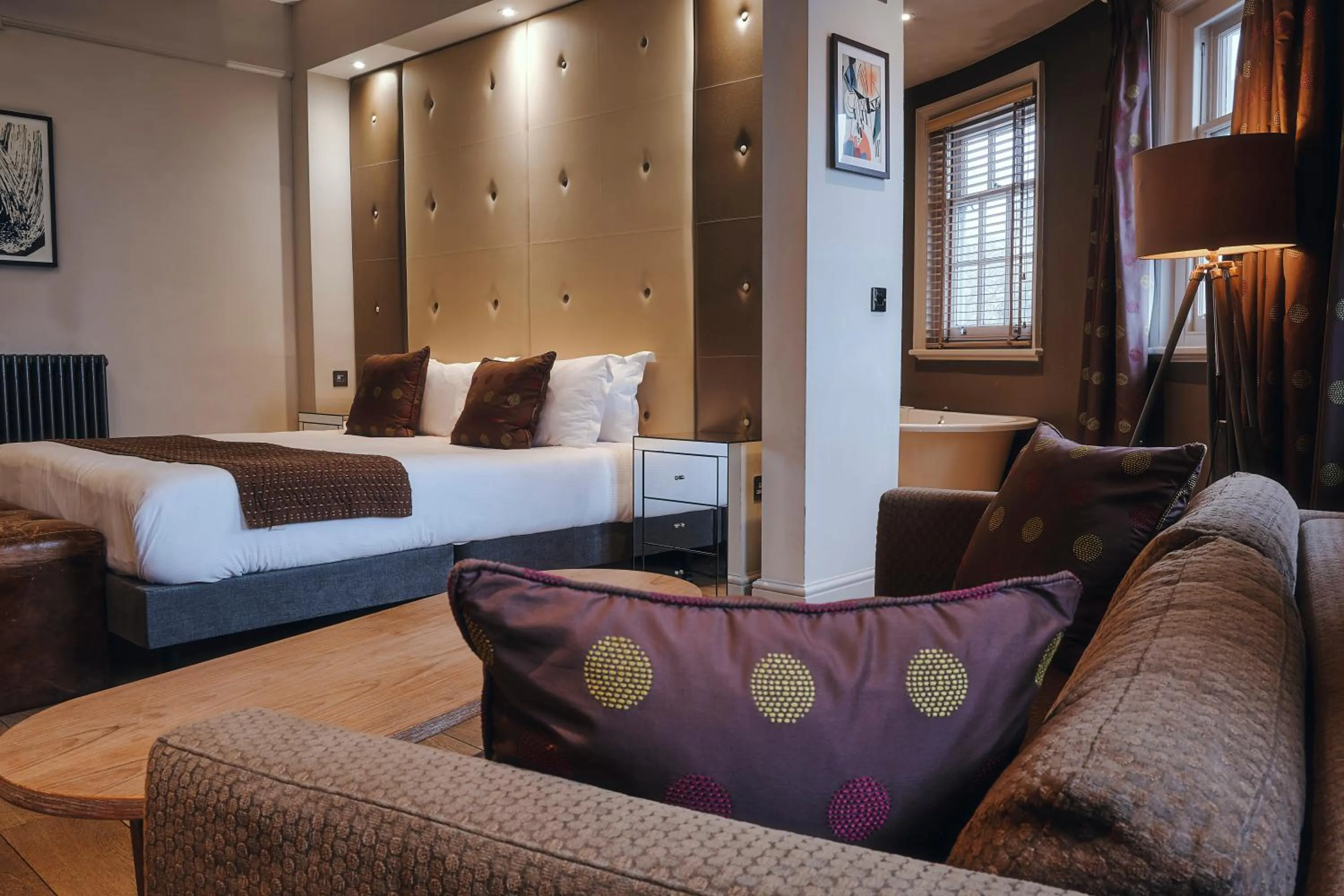 Bedroom, Bed in Rose and Crown Stoke Newington