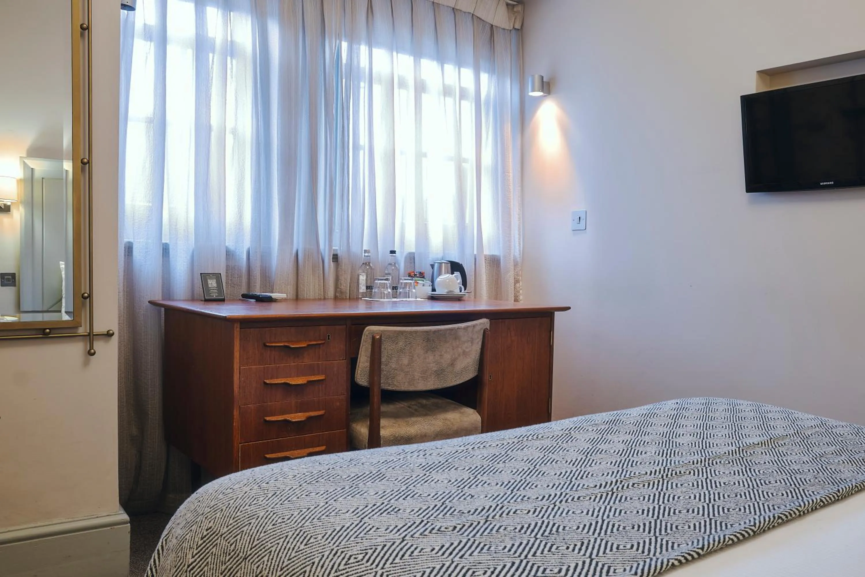 TV and multimedia, Bed in Rose and Crown Stoke Newington