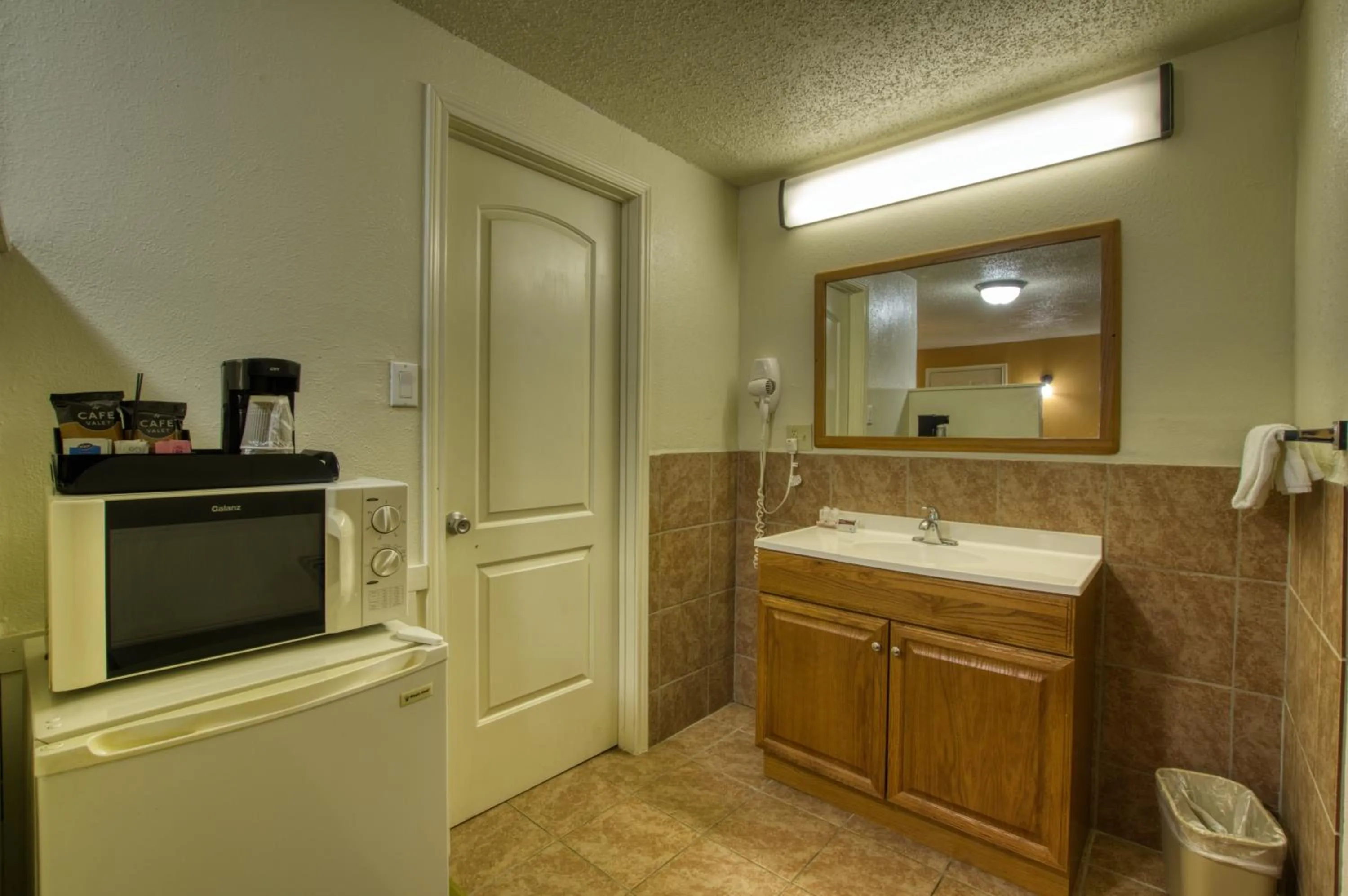 Coffee/tea facilities in Western Motel