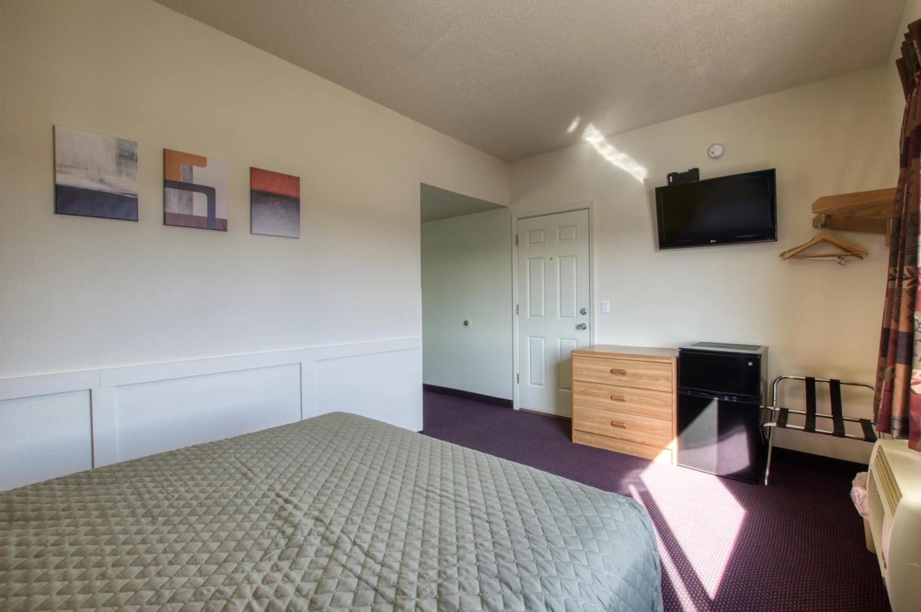 Photo of the whole room, Bed in Western Motel