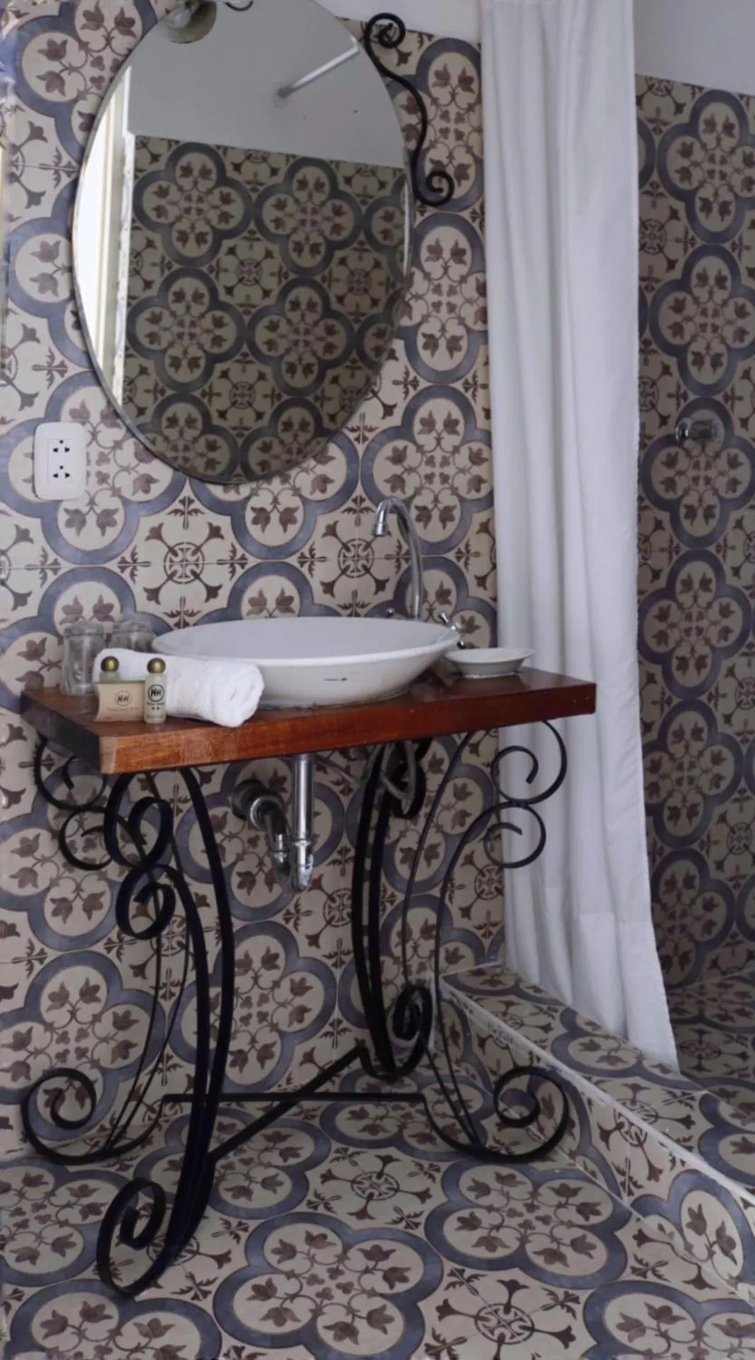 Bathroom in Niños Hotel Meloc