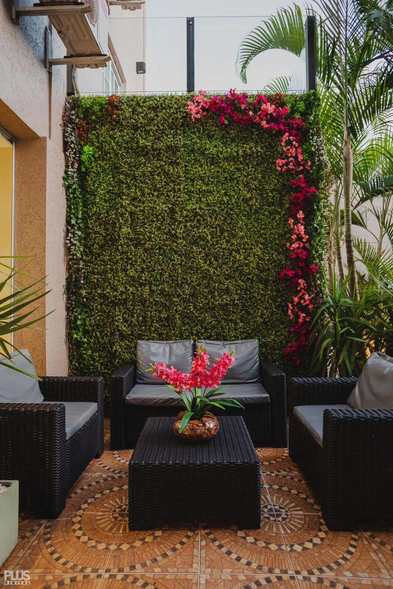 Patio in Hotel Yvera Cataratas