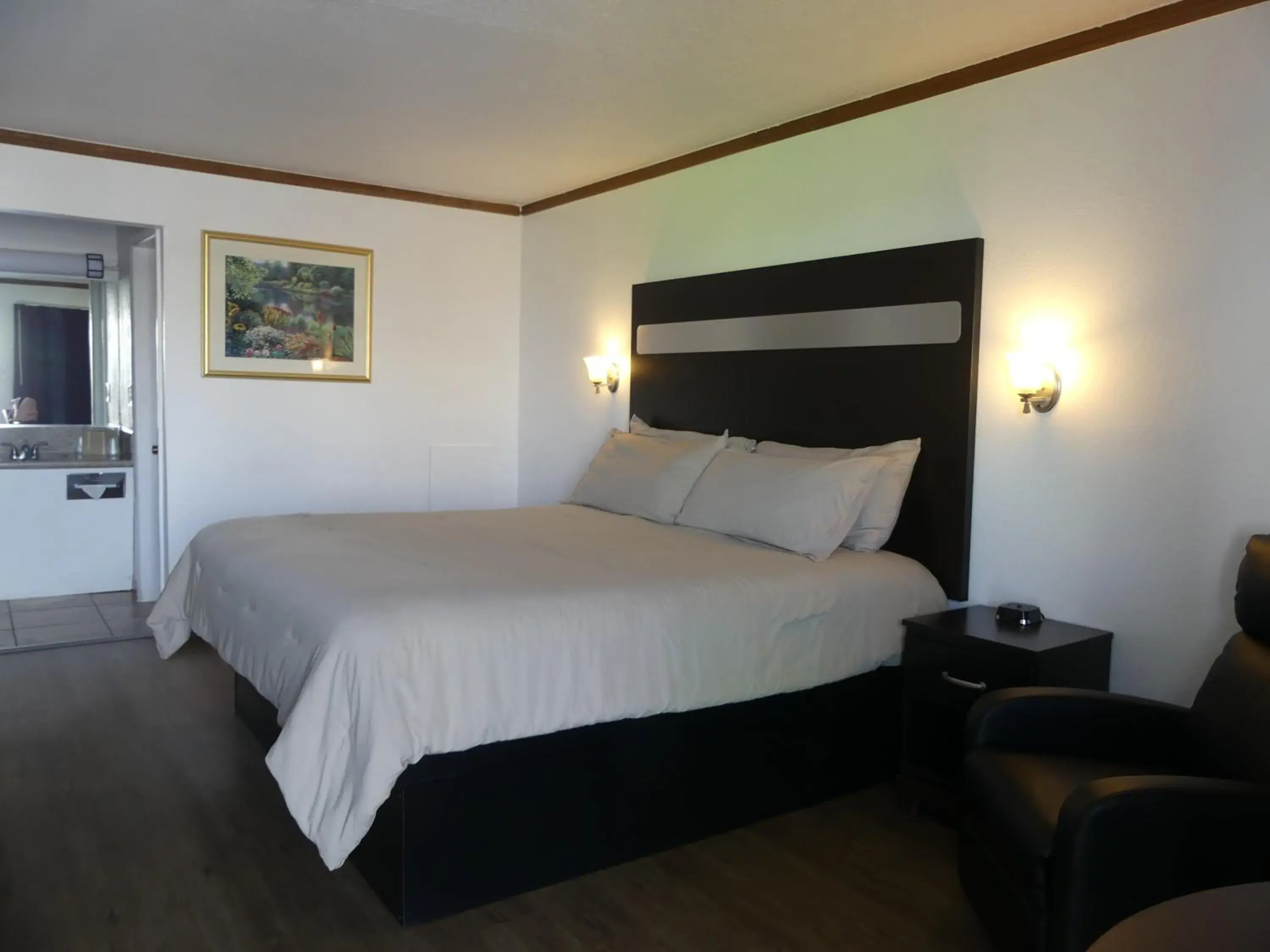 Standard King Room - single occupancy in Big Chief Motel Standard King Room - single occupancy in Big Chief Motel