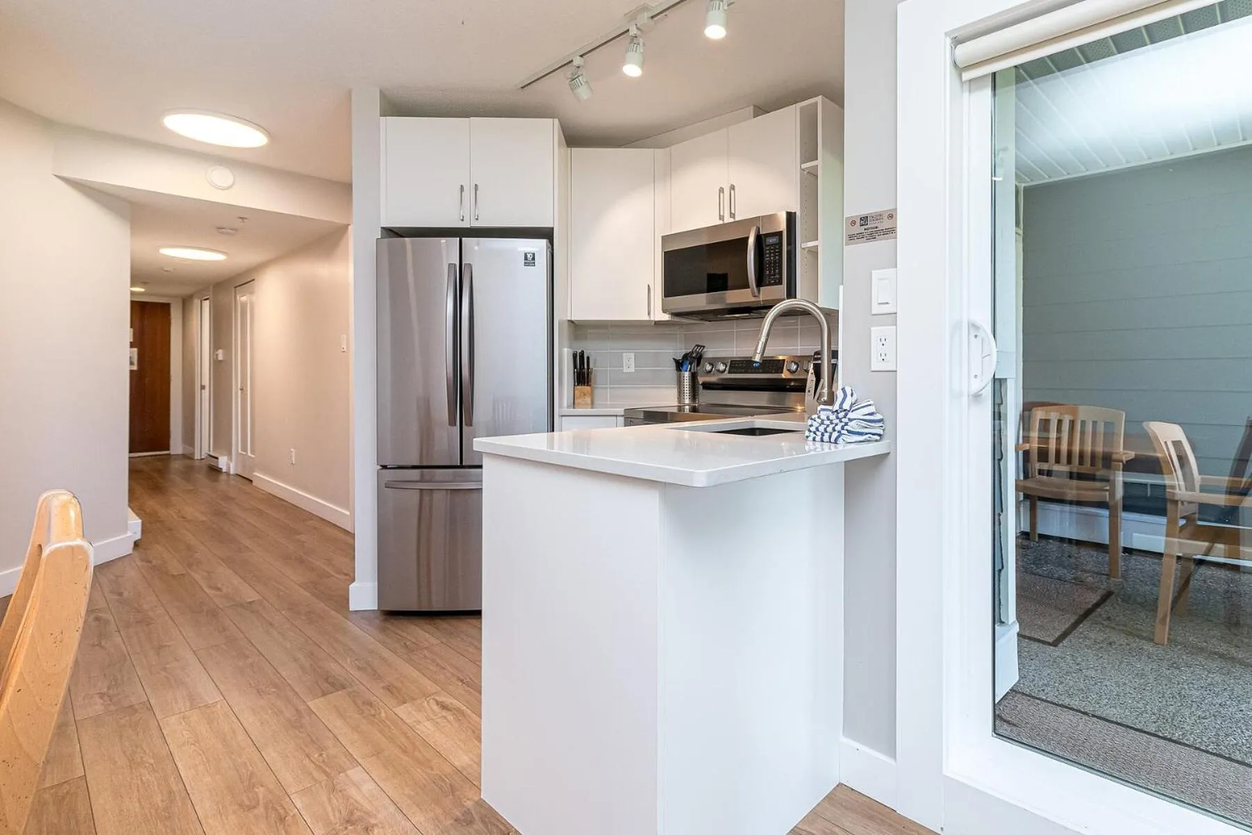 Kitchen or kitchenette in Pacific Shores Resort & Spa