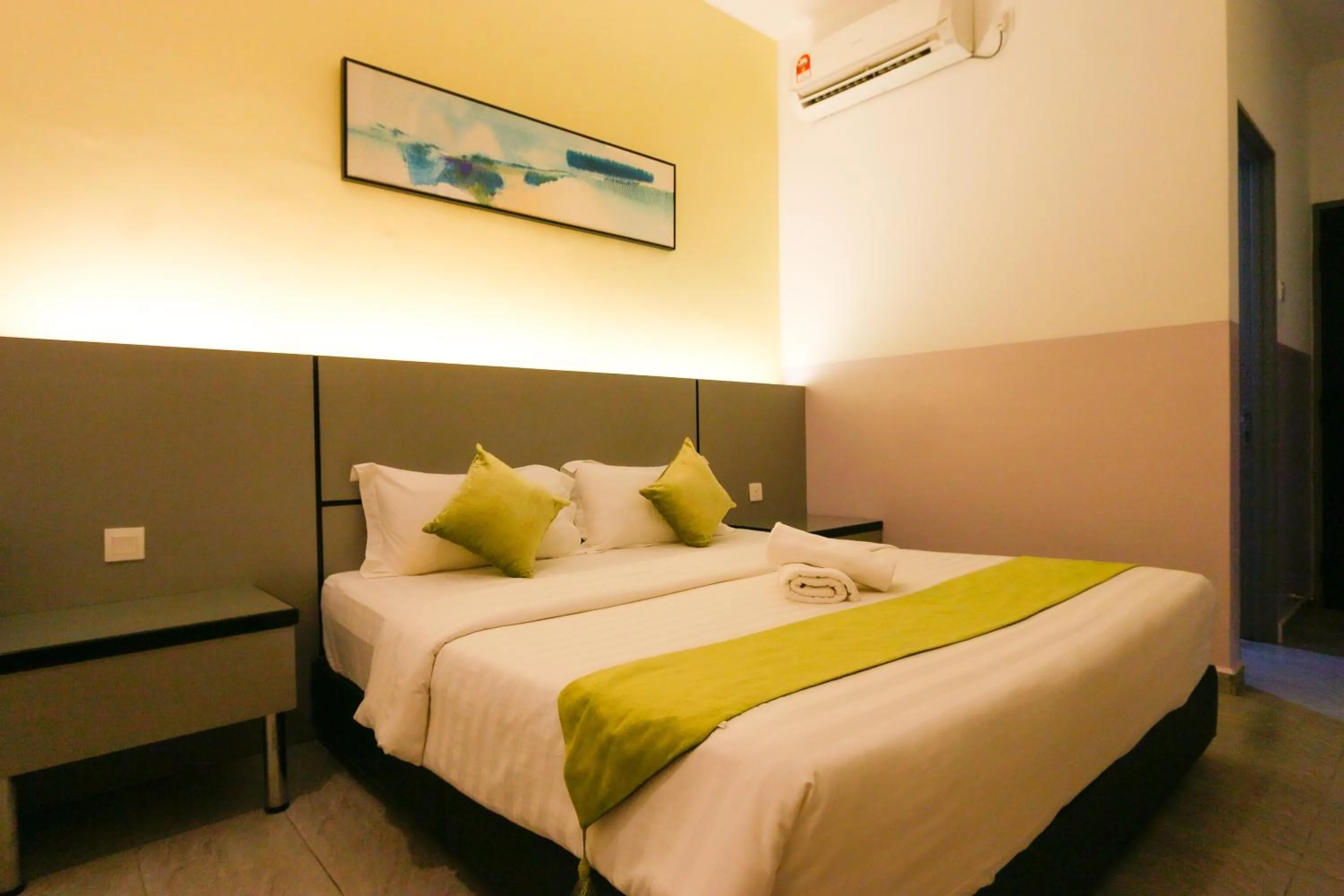 Bedroom, Bed in Travelland Hotel