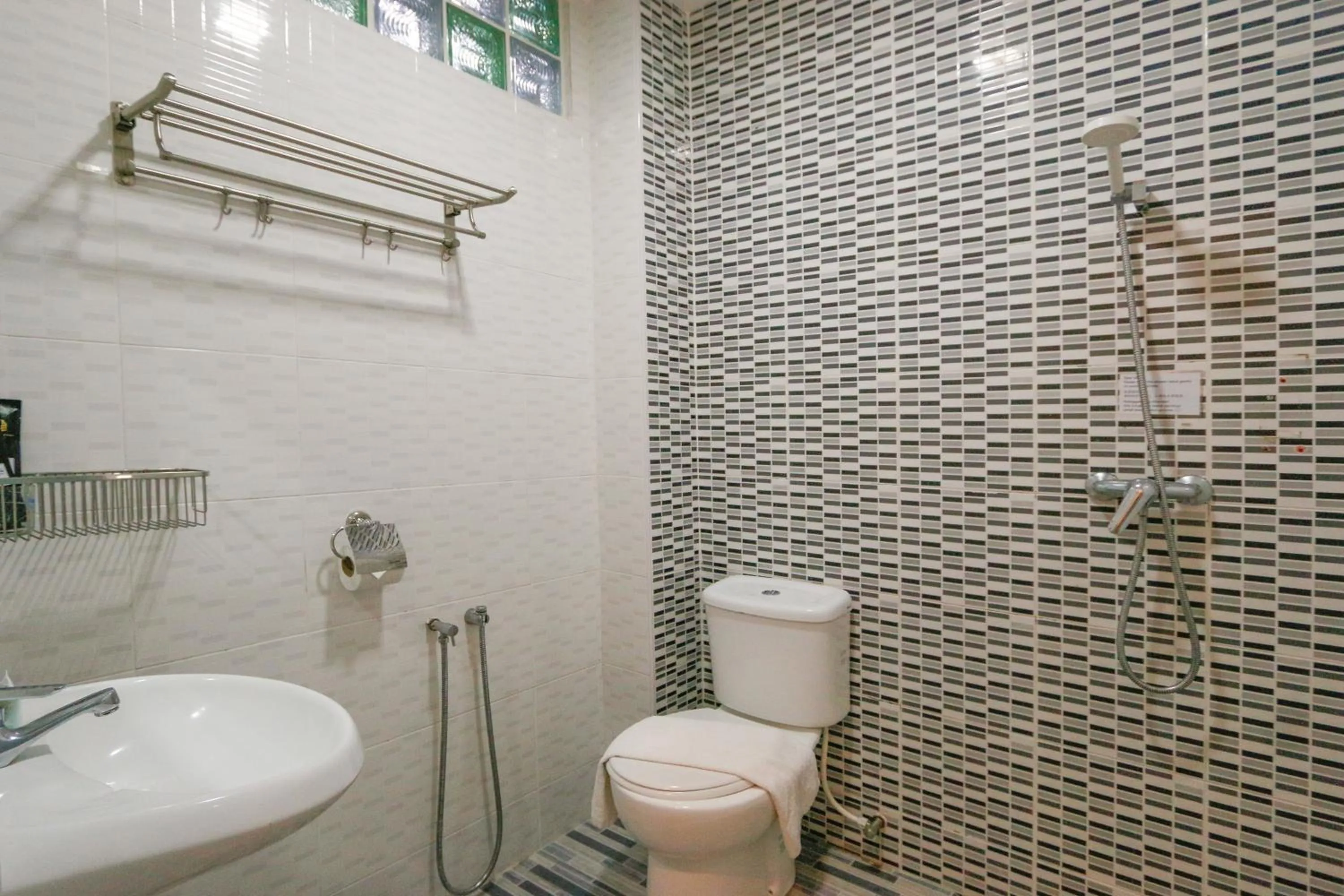 Shower in Travelland Hotel