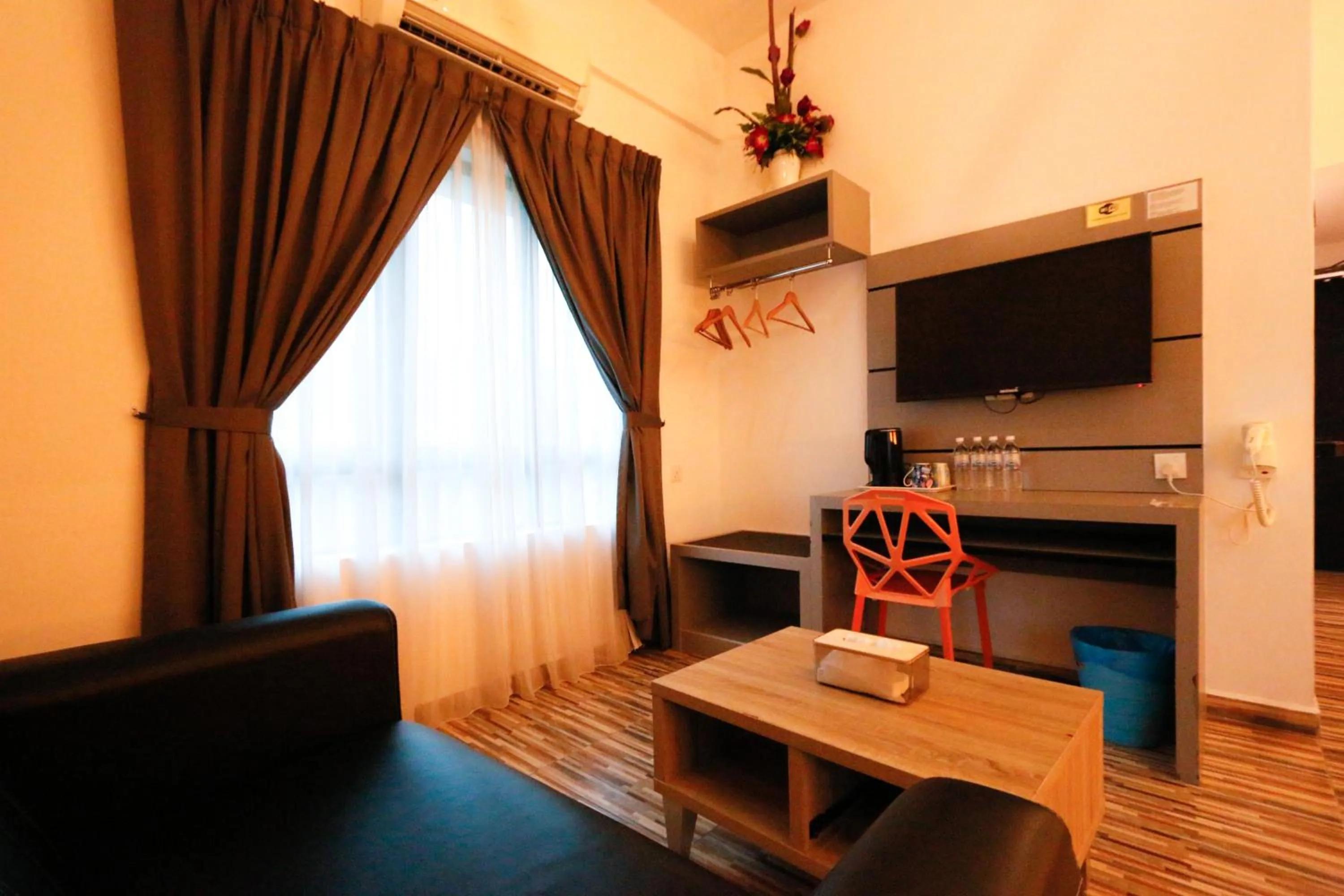 Living room in Travelland Hotel