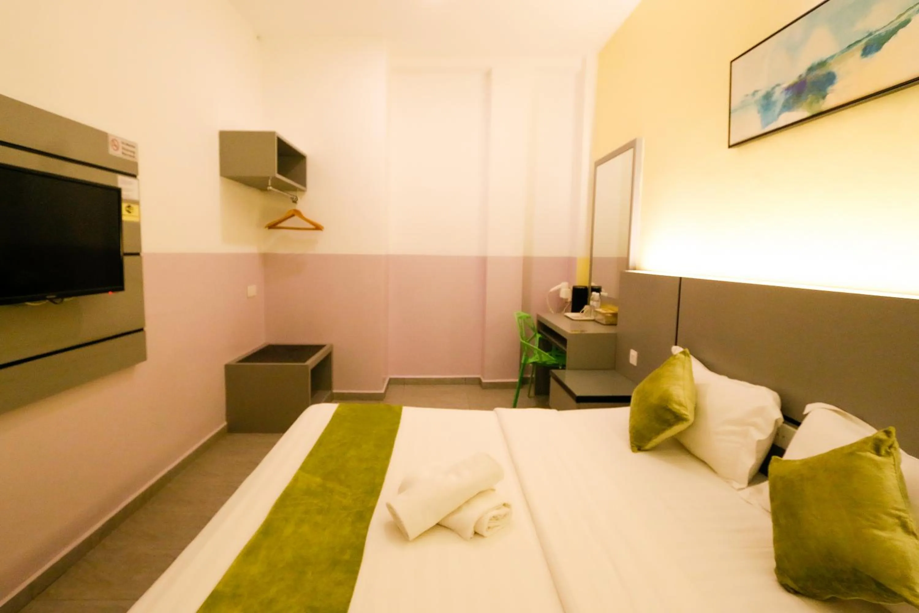 Bedroom, Bed in Travelland Hotel