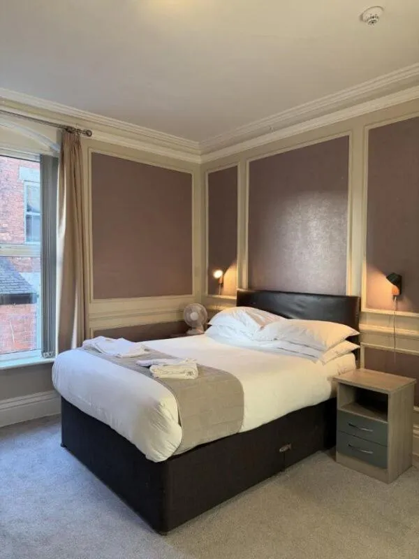 Bedroom, Bed in The Avenue Hotel