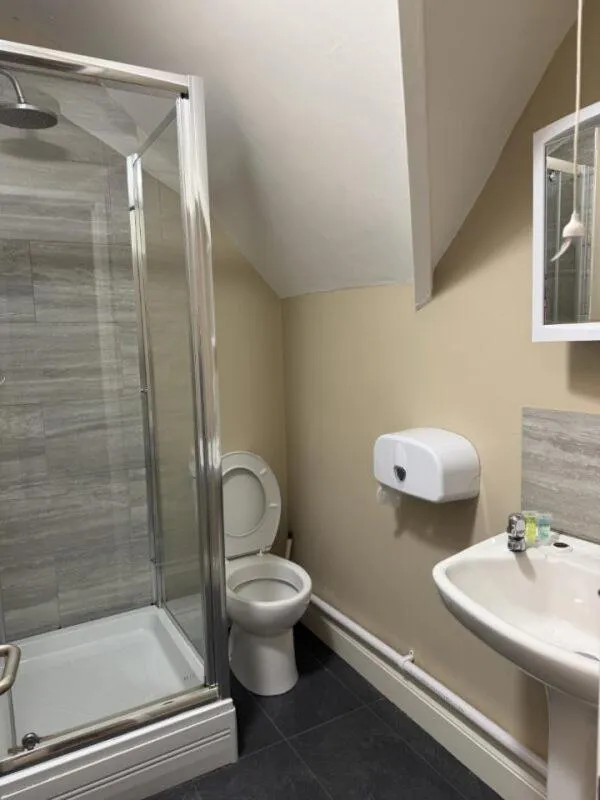 Shower in The Avenue Hotel