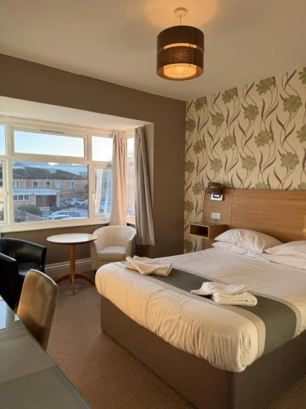 Bedroom, Bed in The Avenue Hotel