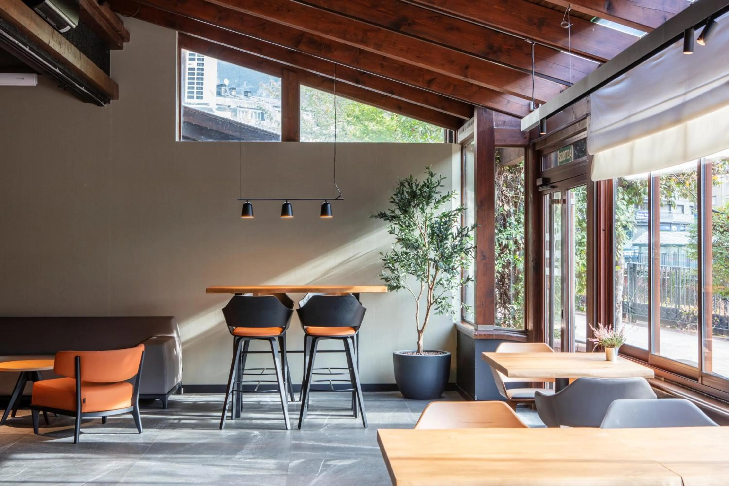 Restaurant/places to eat in Acta Arthotel