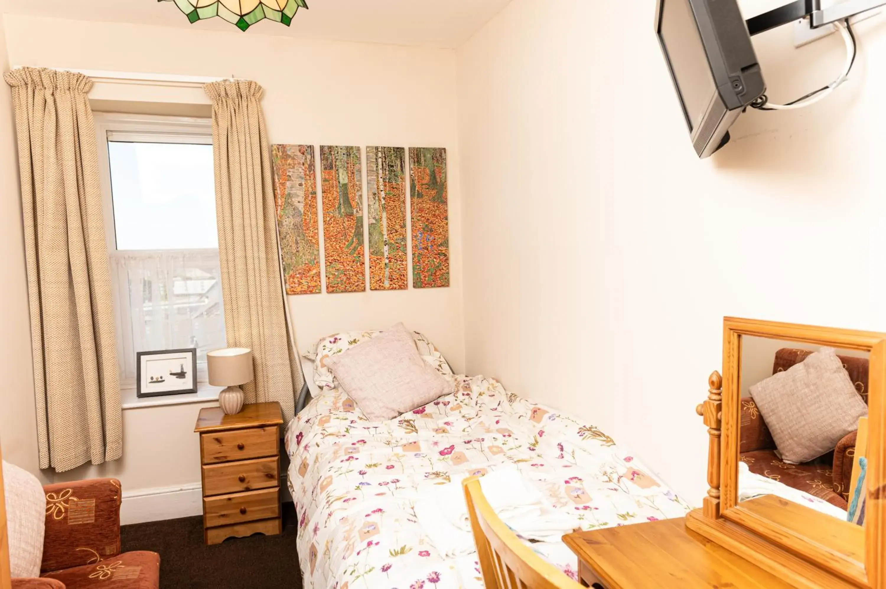 Single Room with Shared Shower and Toilet - single occupancy in Bosayne Guest House Single Room with Shared Shower and Toilet - single occupancy in Bosayne Guest House