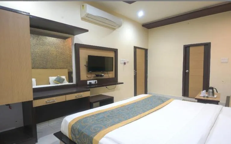 Bed in Hotel Vishnu Vilas