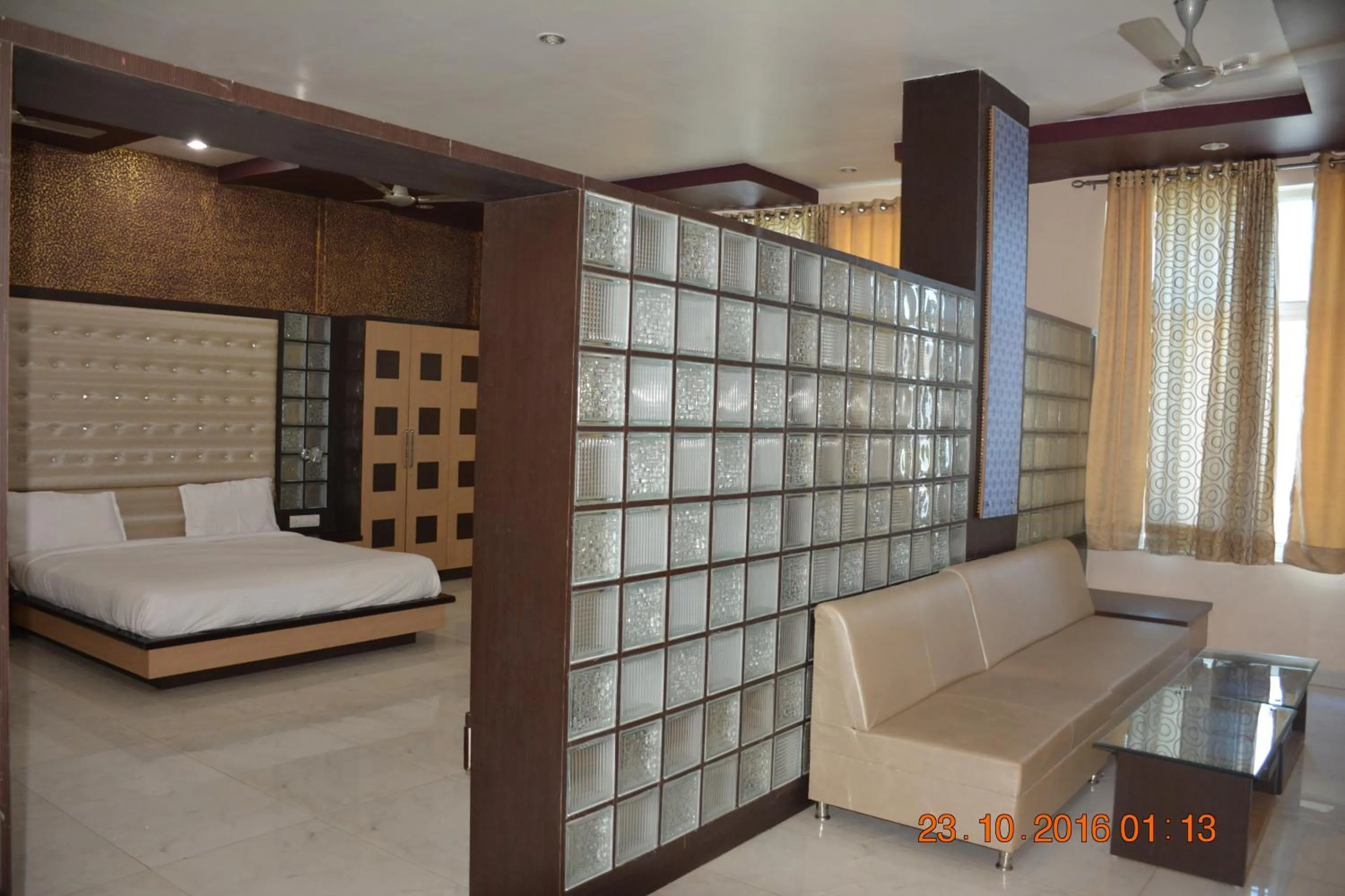 Dining area, Bed in Hotel Vishnu Vilas