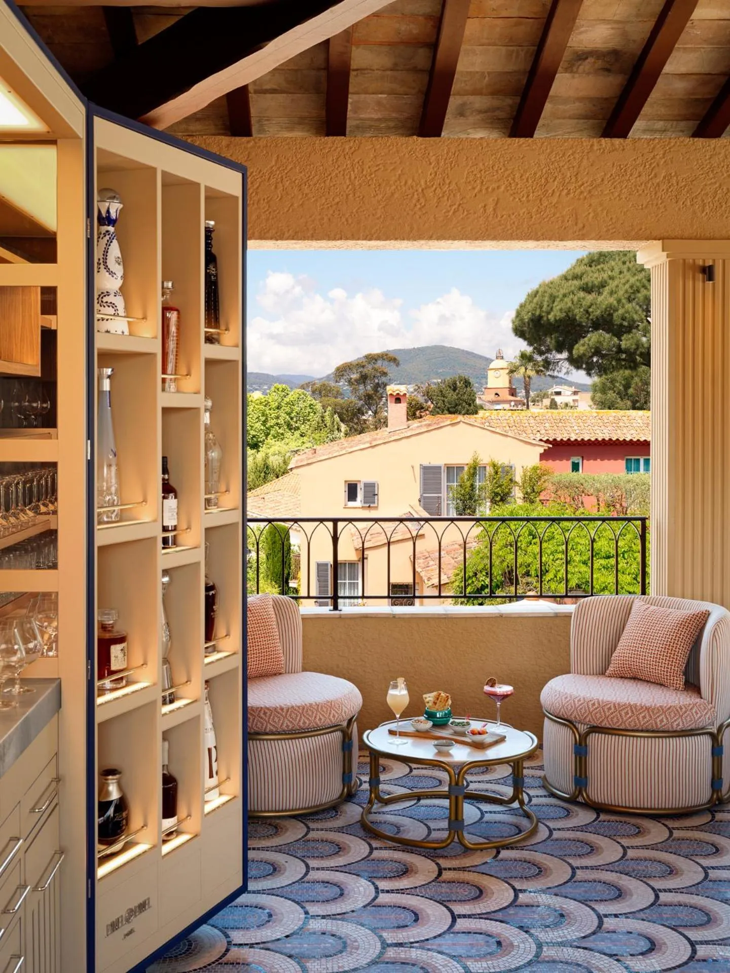 Lounge or bar in Hotel Byblos Saint-Tropez