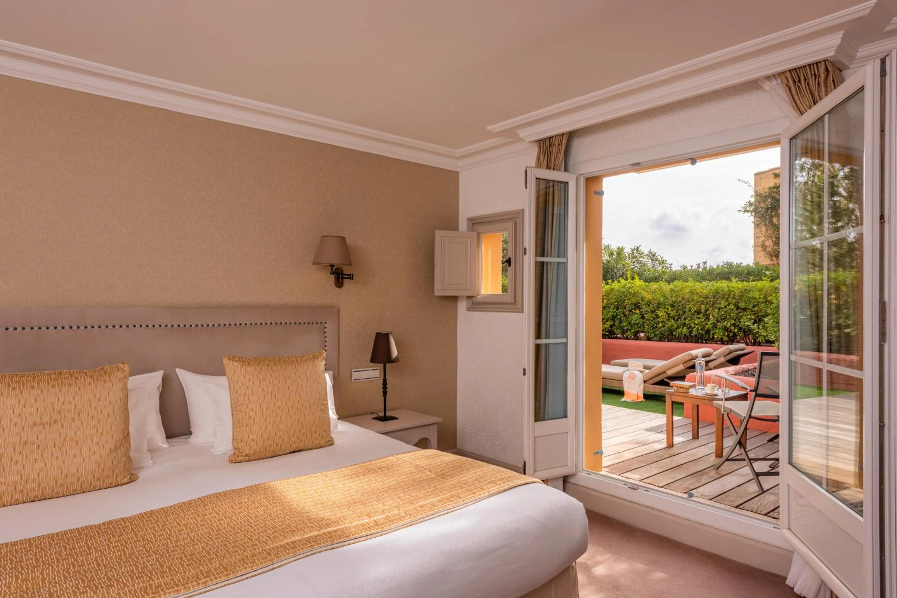 Bedroom, Bed in Hotel Byblos Saint-Tropez