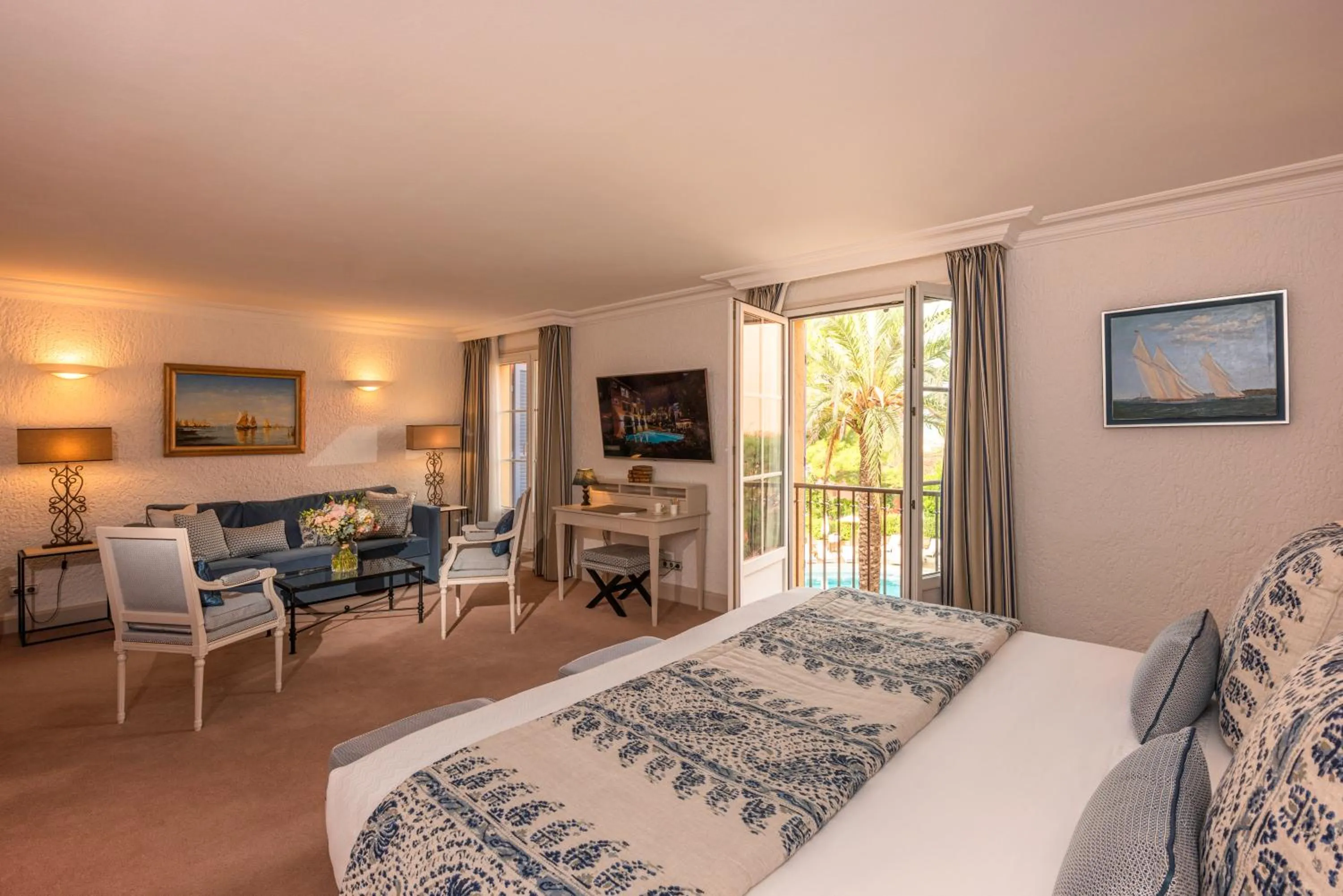 Bedroom, Bed in Hotel Byblos Saint-Tropez