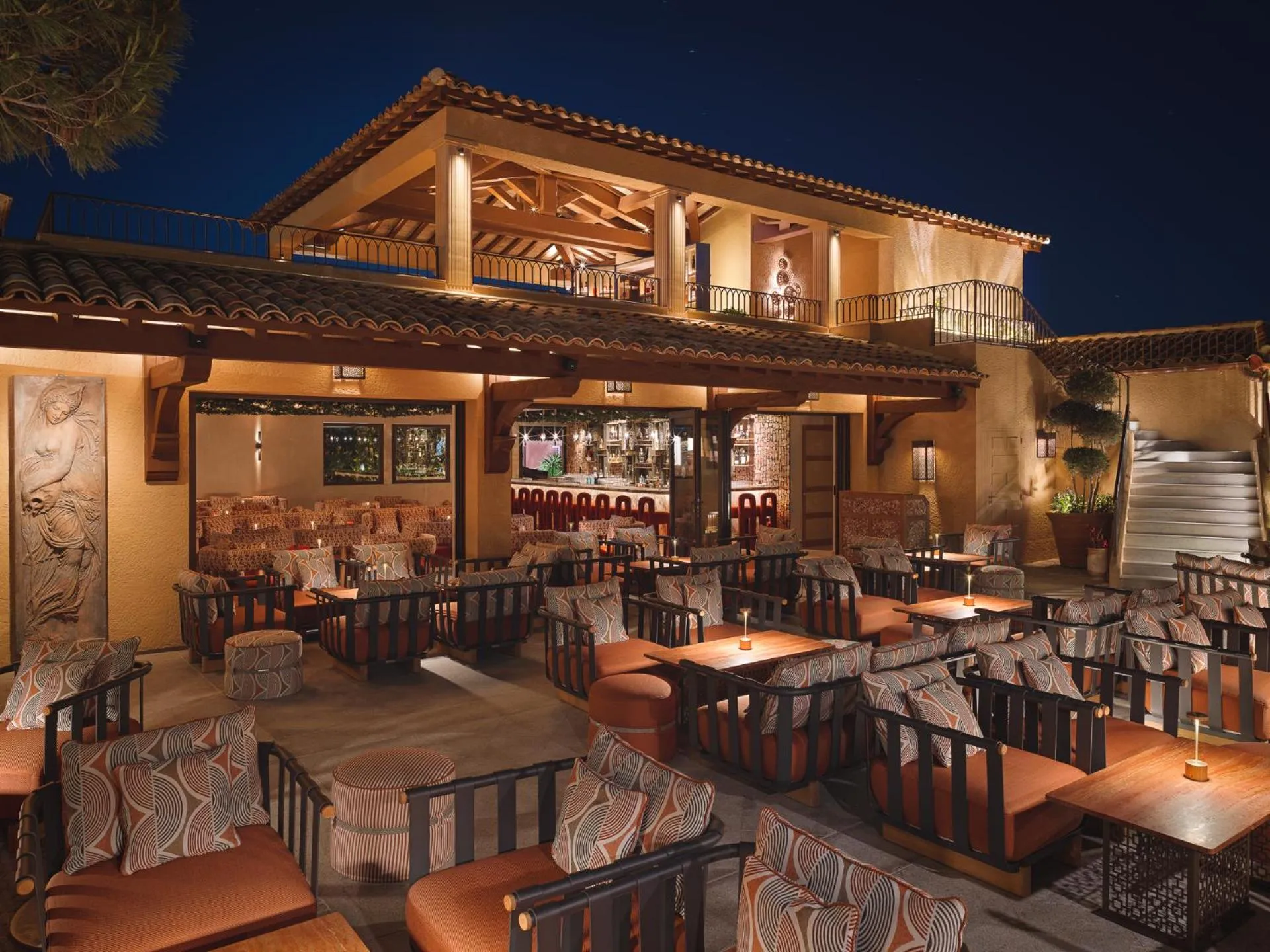 Lounge or bar in Hotel Byblos Saint-Tropez