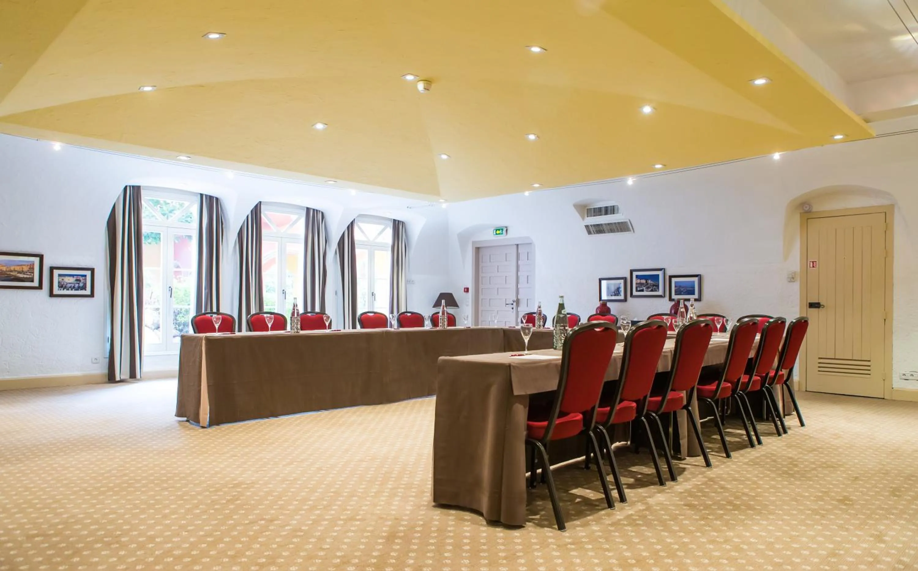 Meeting/conference room in Hotel Byblos Saint-Tropez