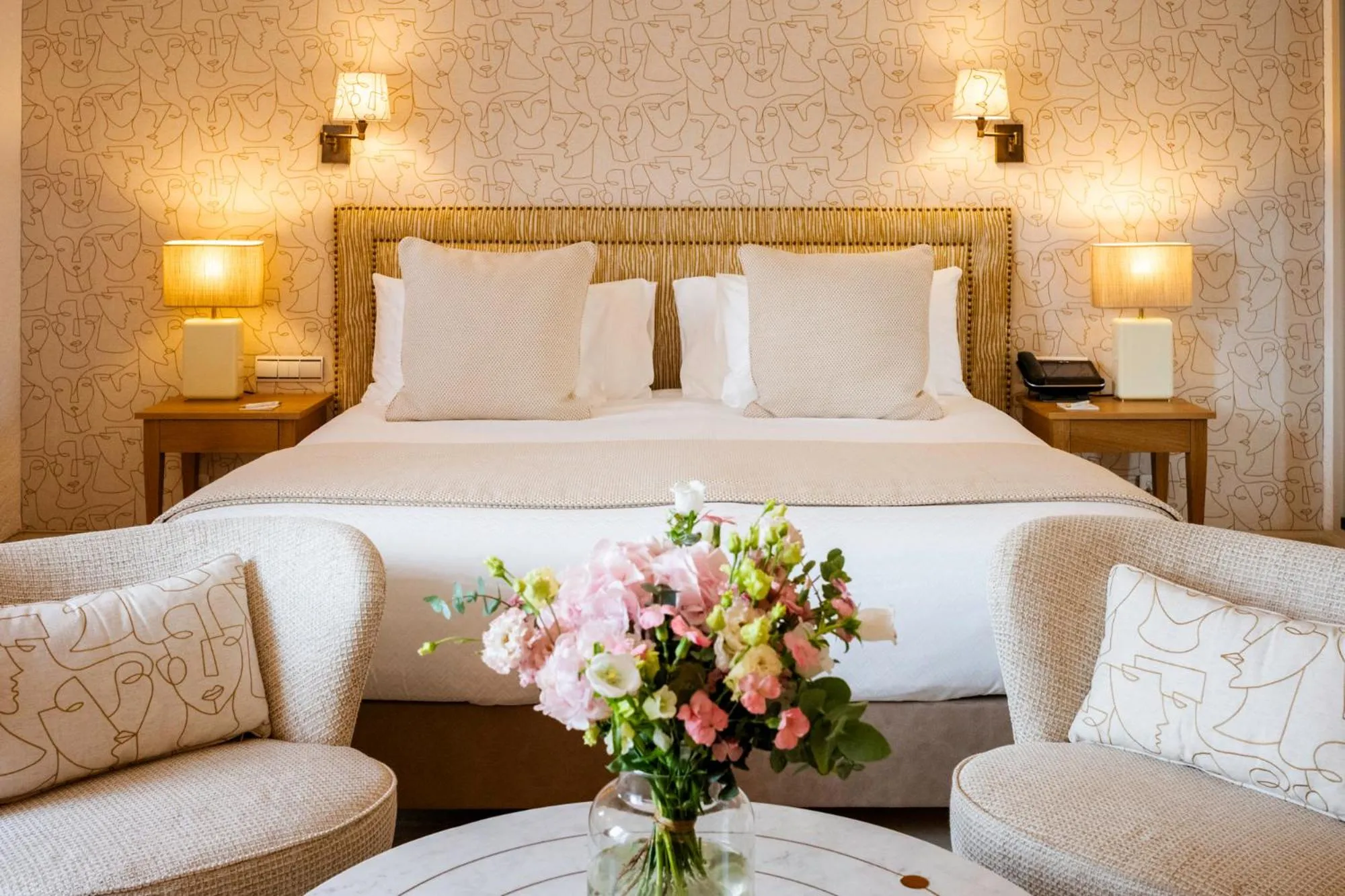 Seating area, Bed in Hotel Byblos Saint-Tropez