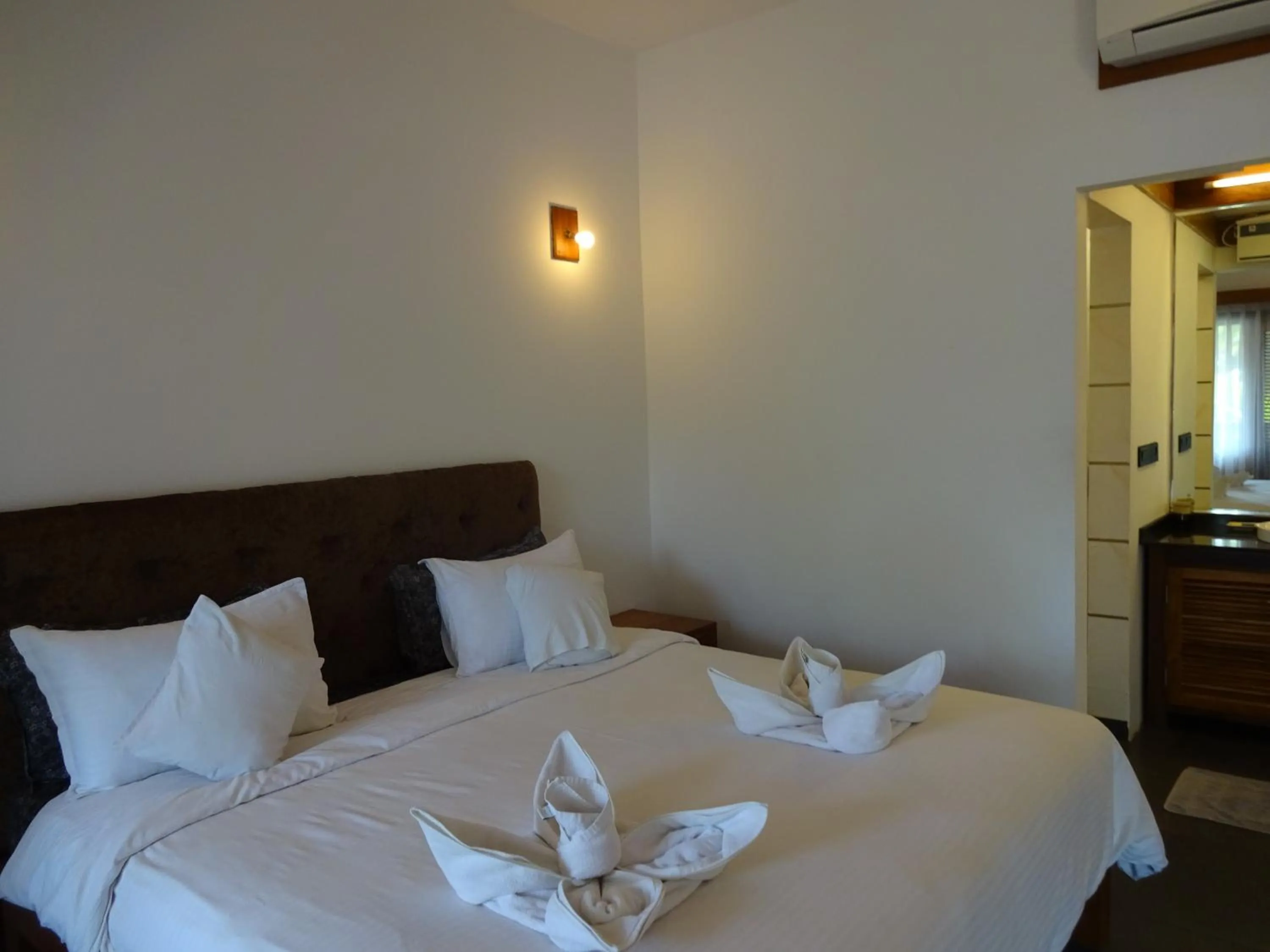 Bed in Dunhill Beach Resort