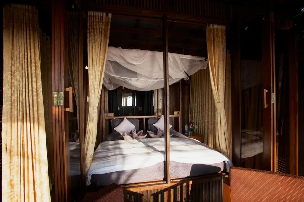 Bed in Dunhill Beach Resort