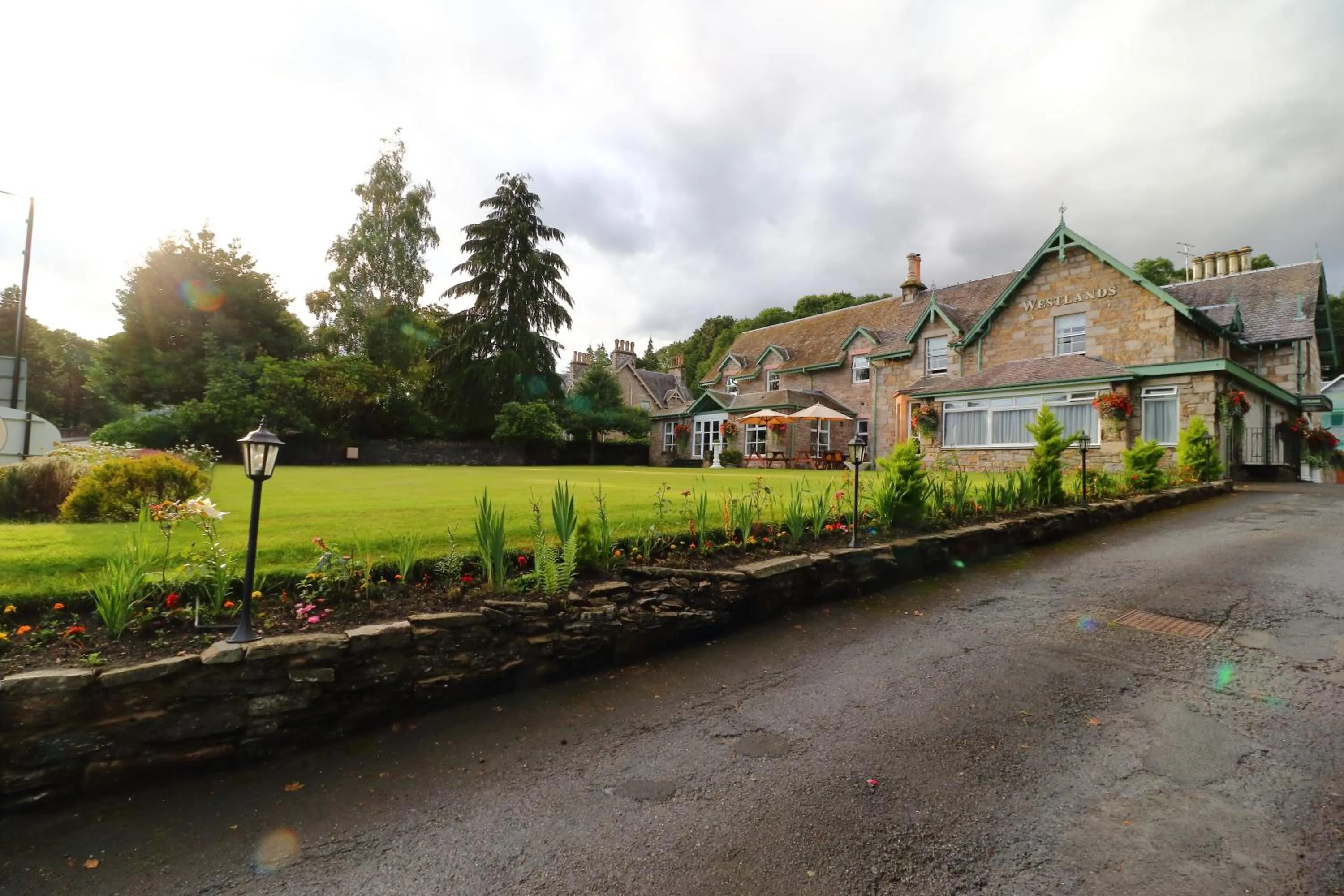 Garden view in Westlands of Pitlochry