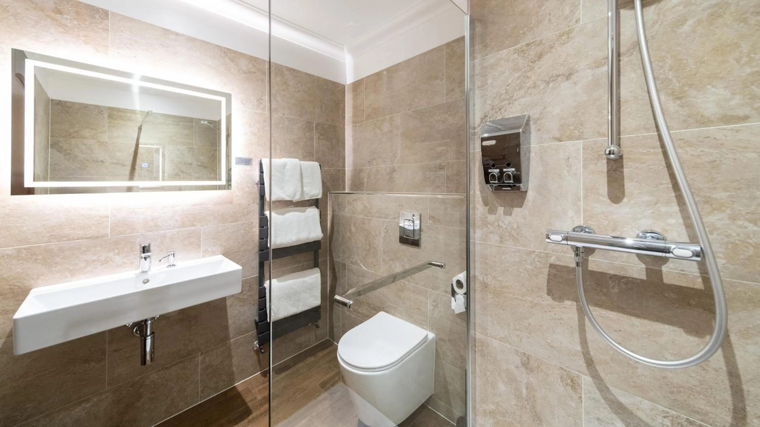 Shower in Westlands of Pitlochry