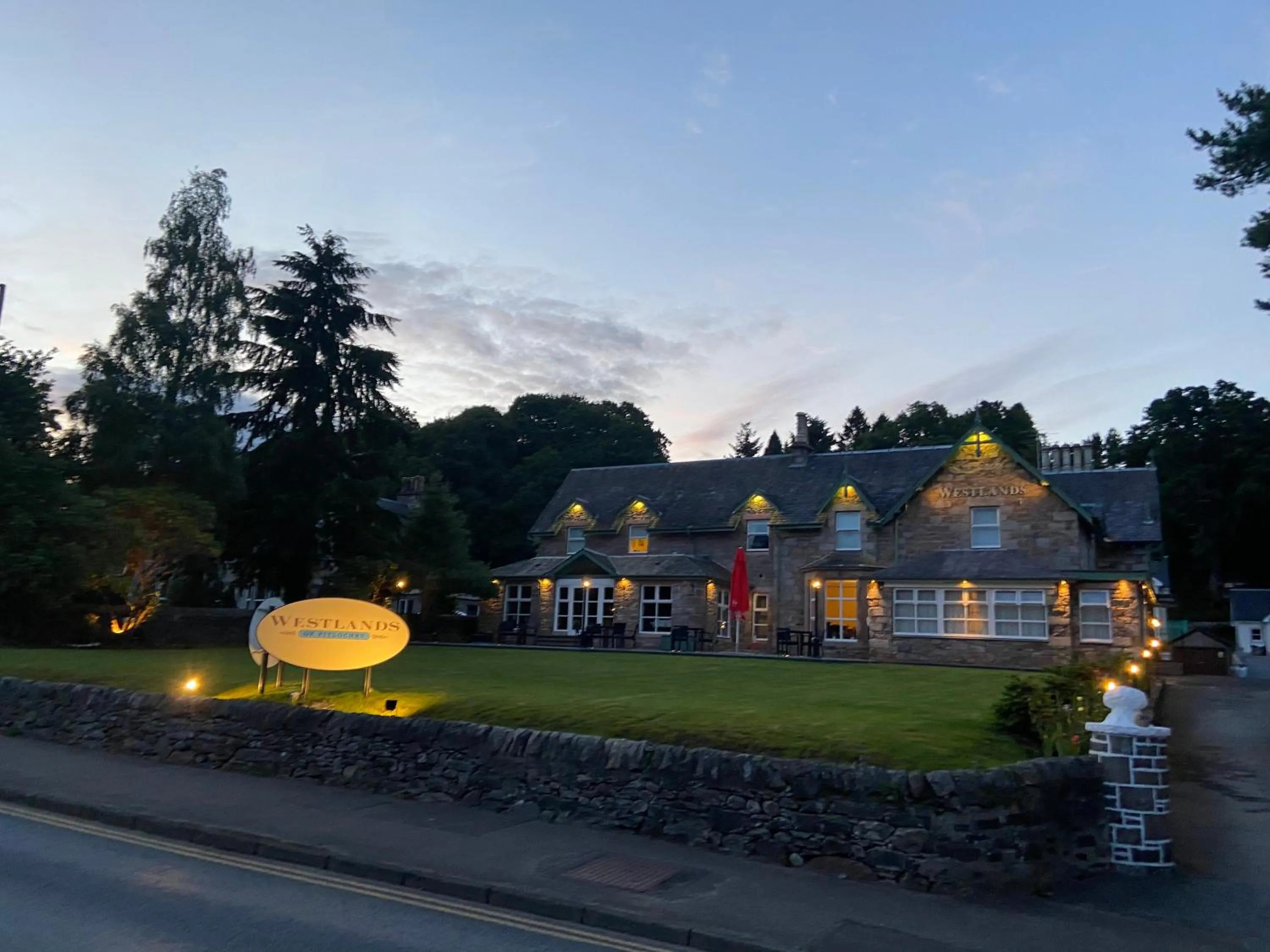Garden view in Westlands of Pitlochry
